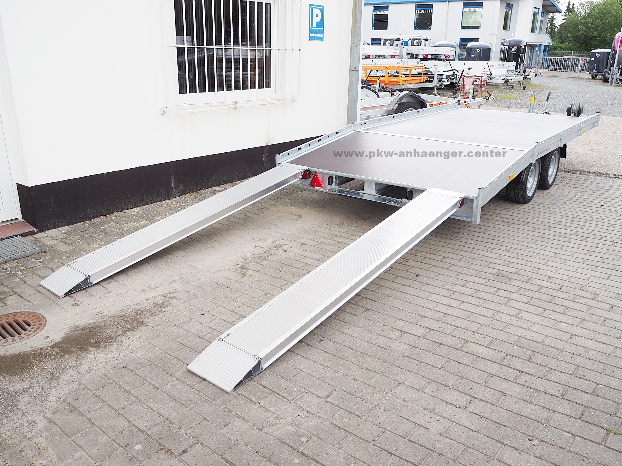 Hapert INDIGO HF2 2700kg 405x200cm Autotrailer abgeschrägtes Heck Hochlader
