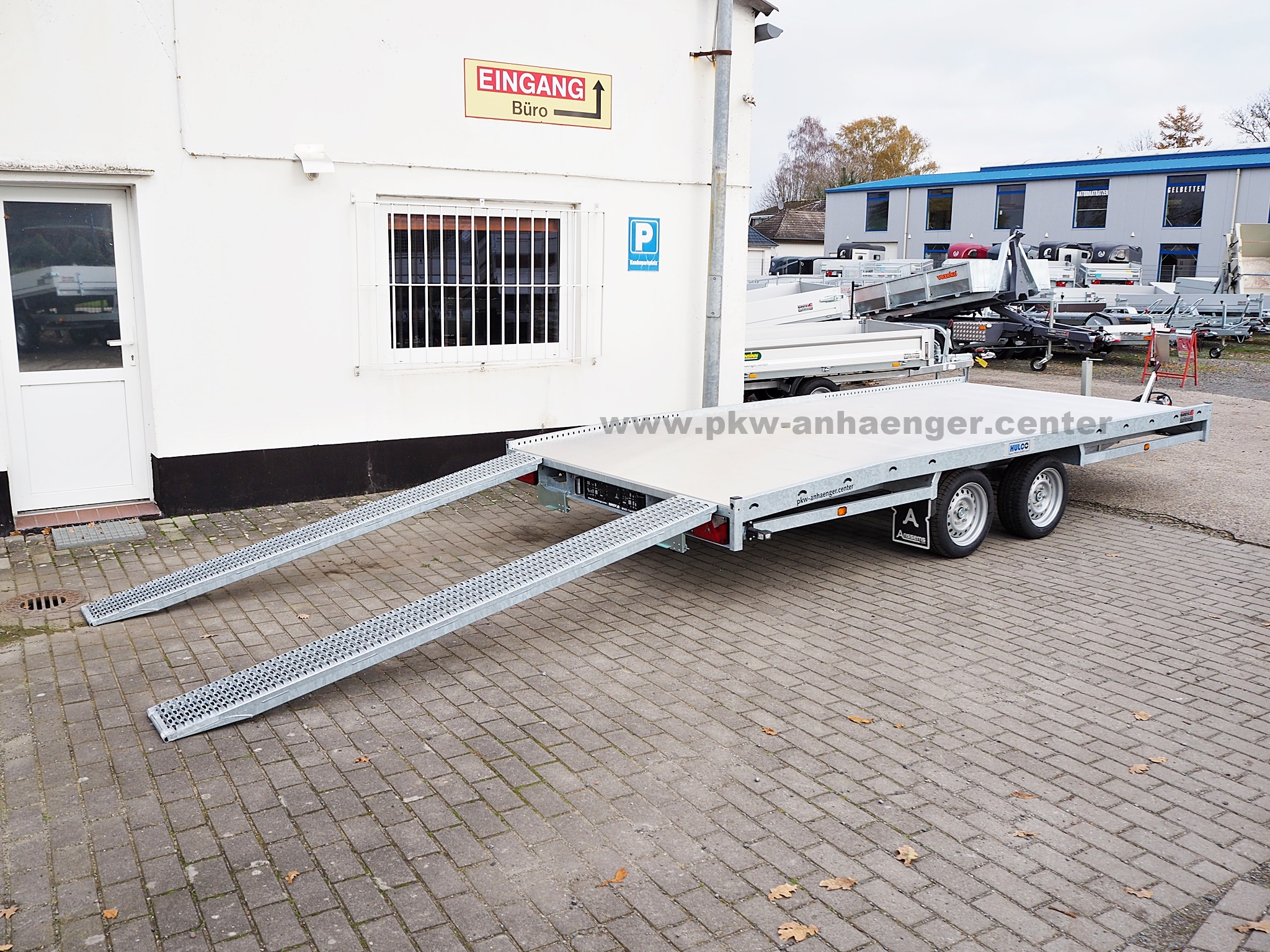 Mietanhänger Autotrailer 3000kg 440x207cm abgeschrägtes Heck