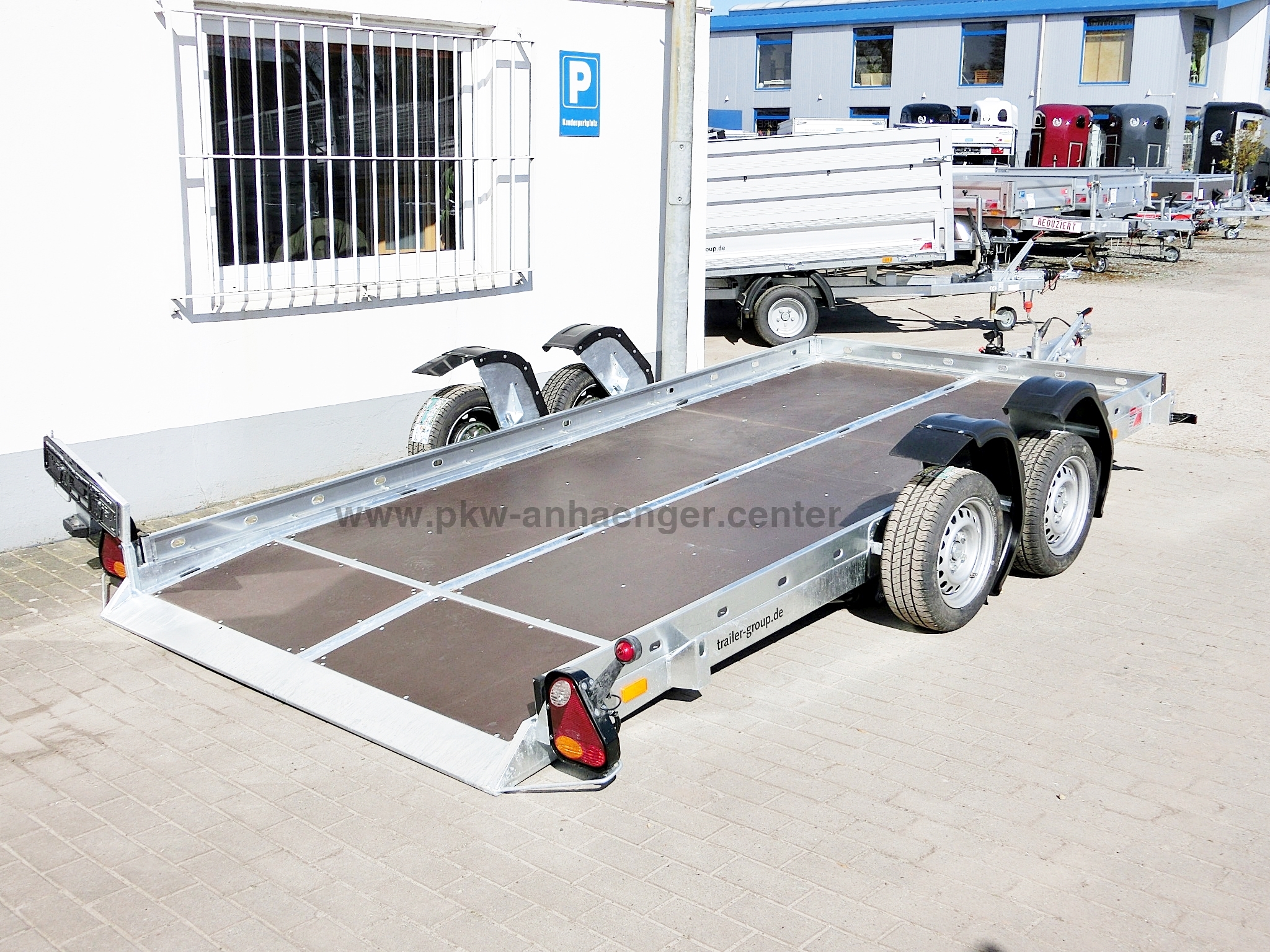 Tandem Absenkanhänger CAR Vezeko Husyke 2700kg