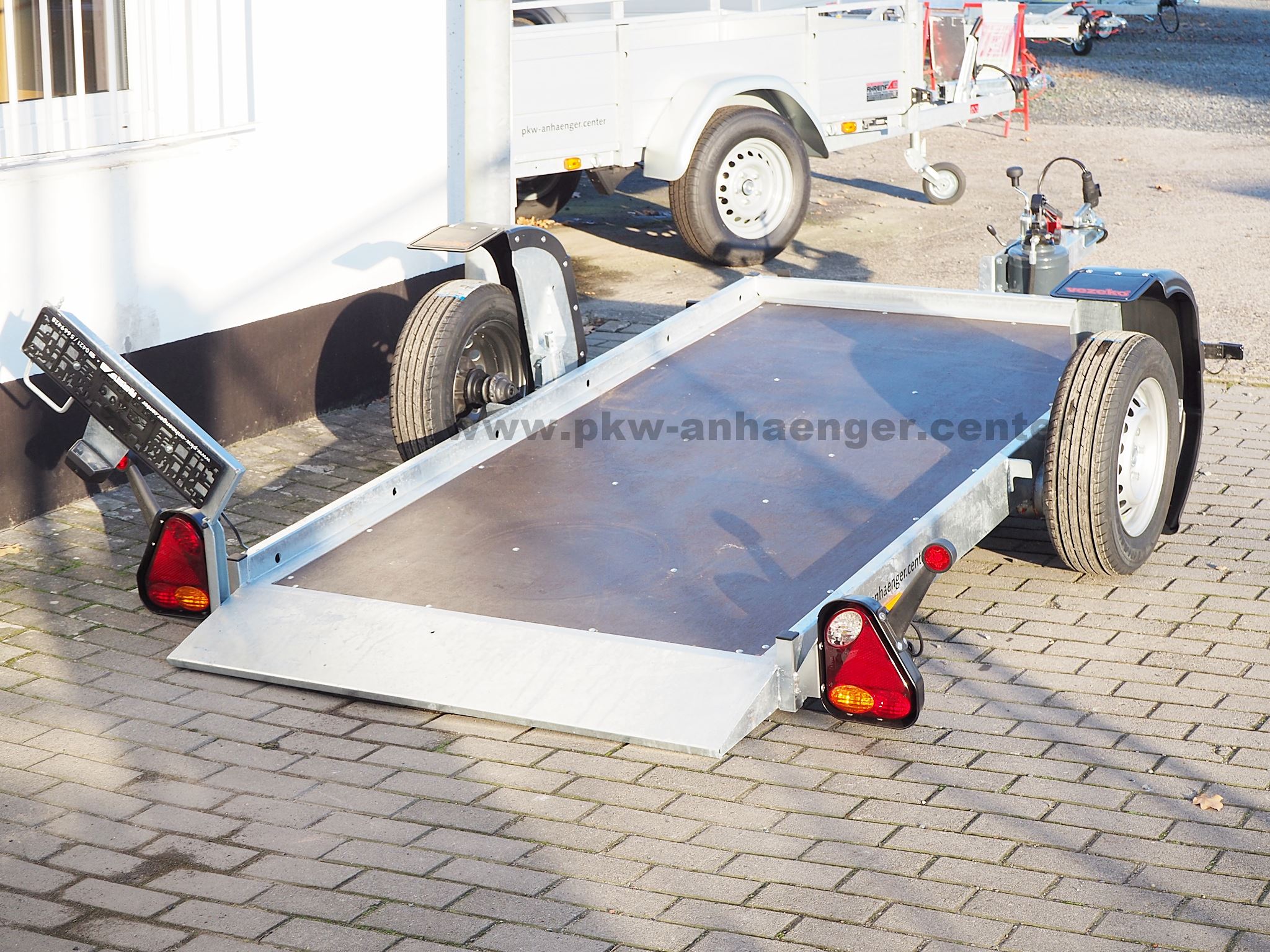 Vezeko Husky-Hobby 750kg 240x126cm Absenkanhänger
