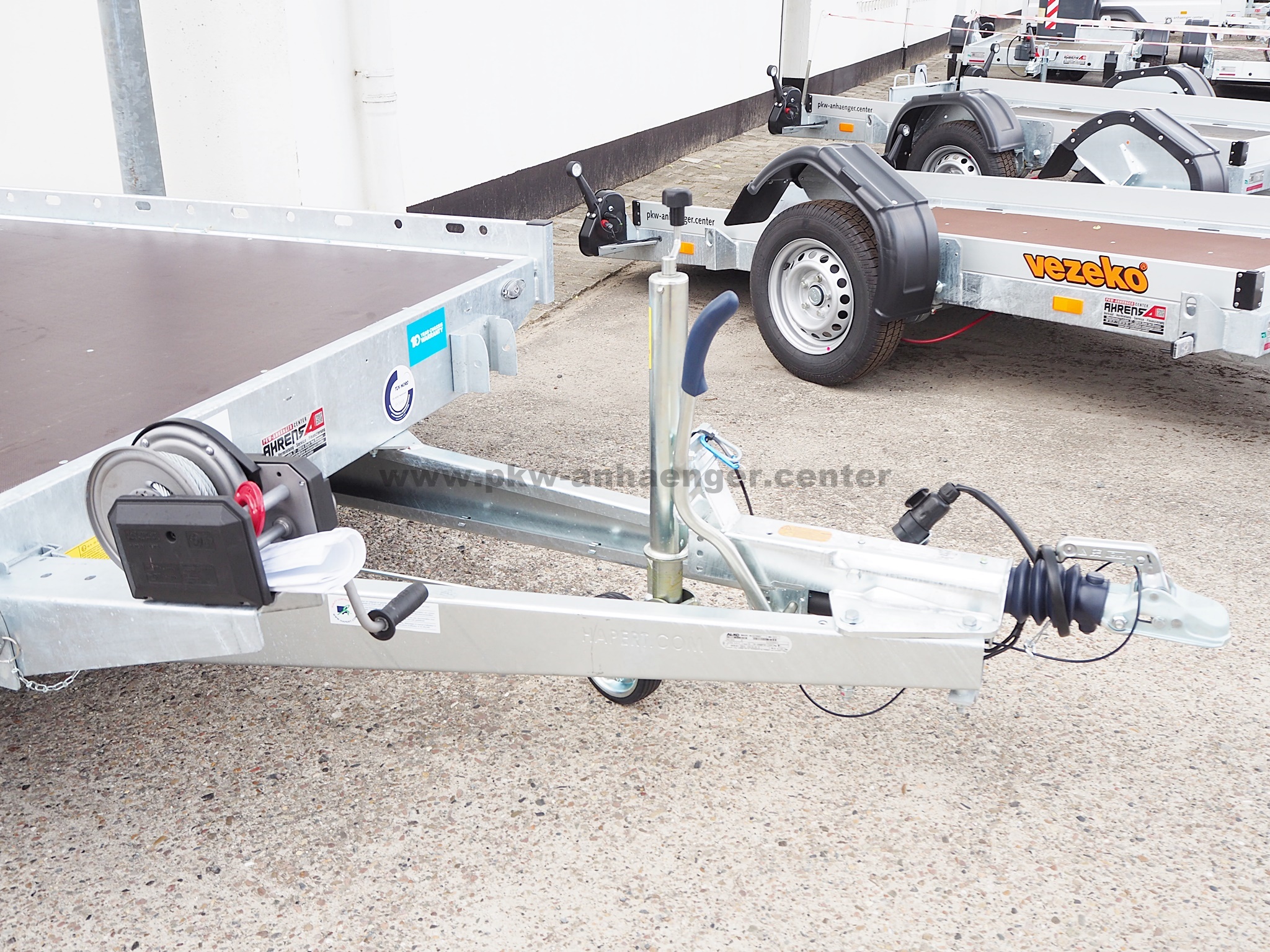 Hapert INDIGO HF2 2700kg 405x200cm Autotrailer abgeschrägtes Heck Hochlader
