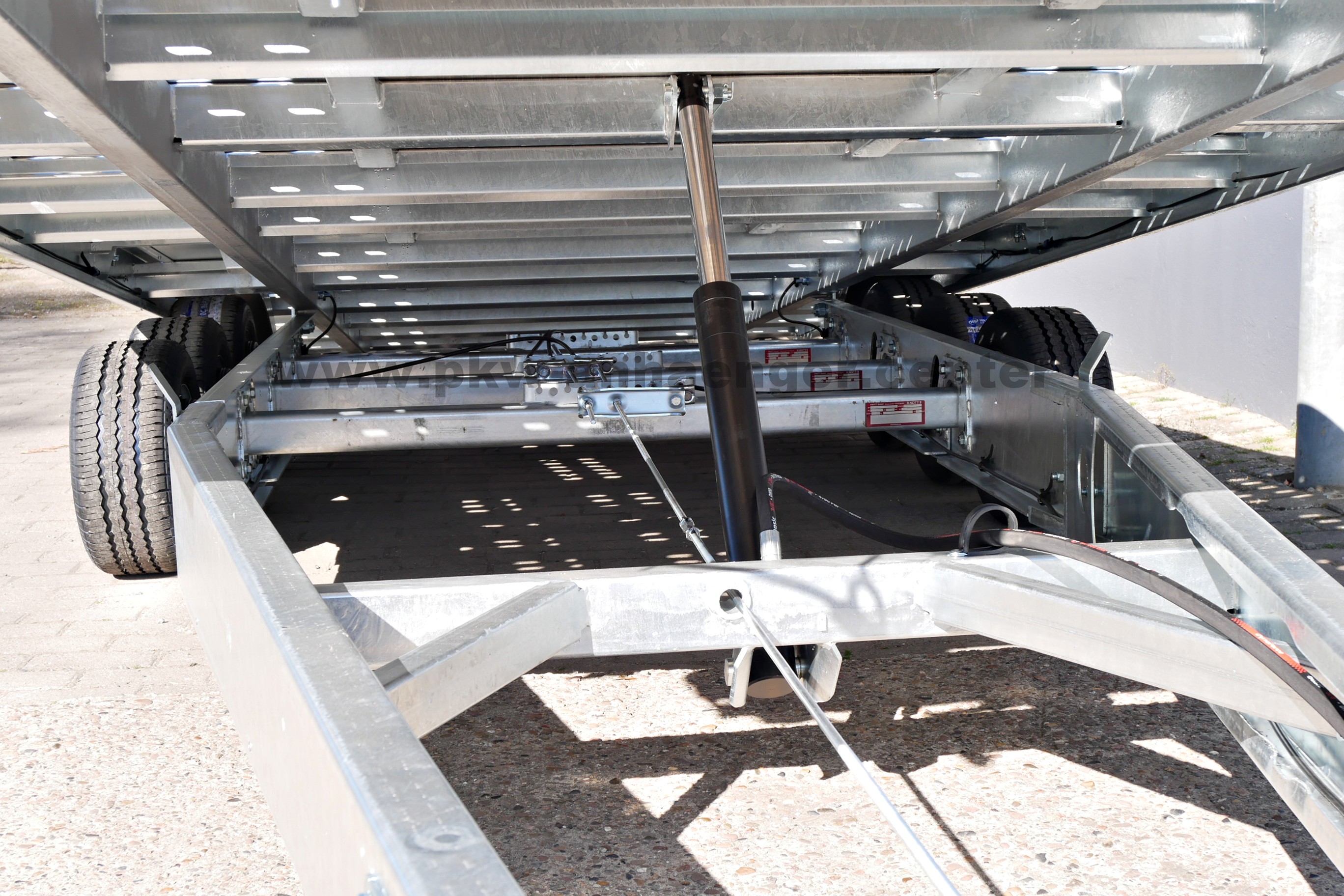 TEMARED CarKeeper 5820/3 565x209cm 3500kg Autotrailer Aluboden mittig Tridem