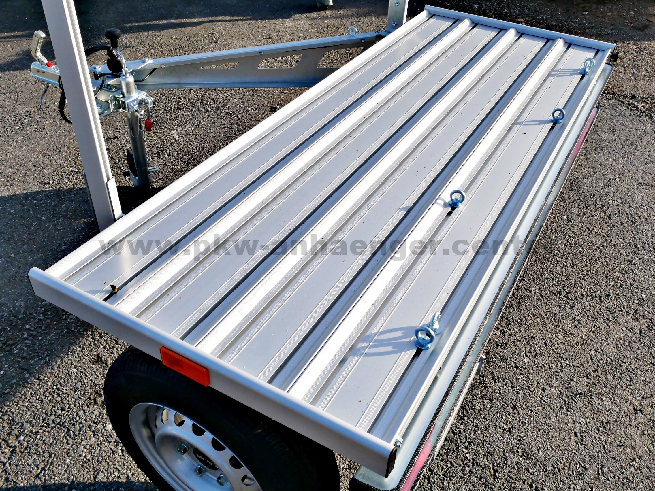 aTraigo-500-Wohnmobil-Anh-nger-Fahhrad-Roller-4-1