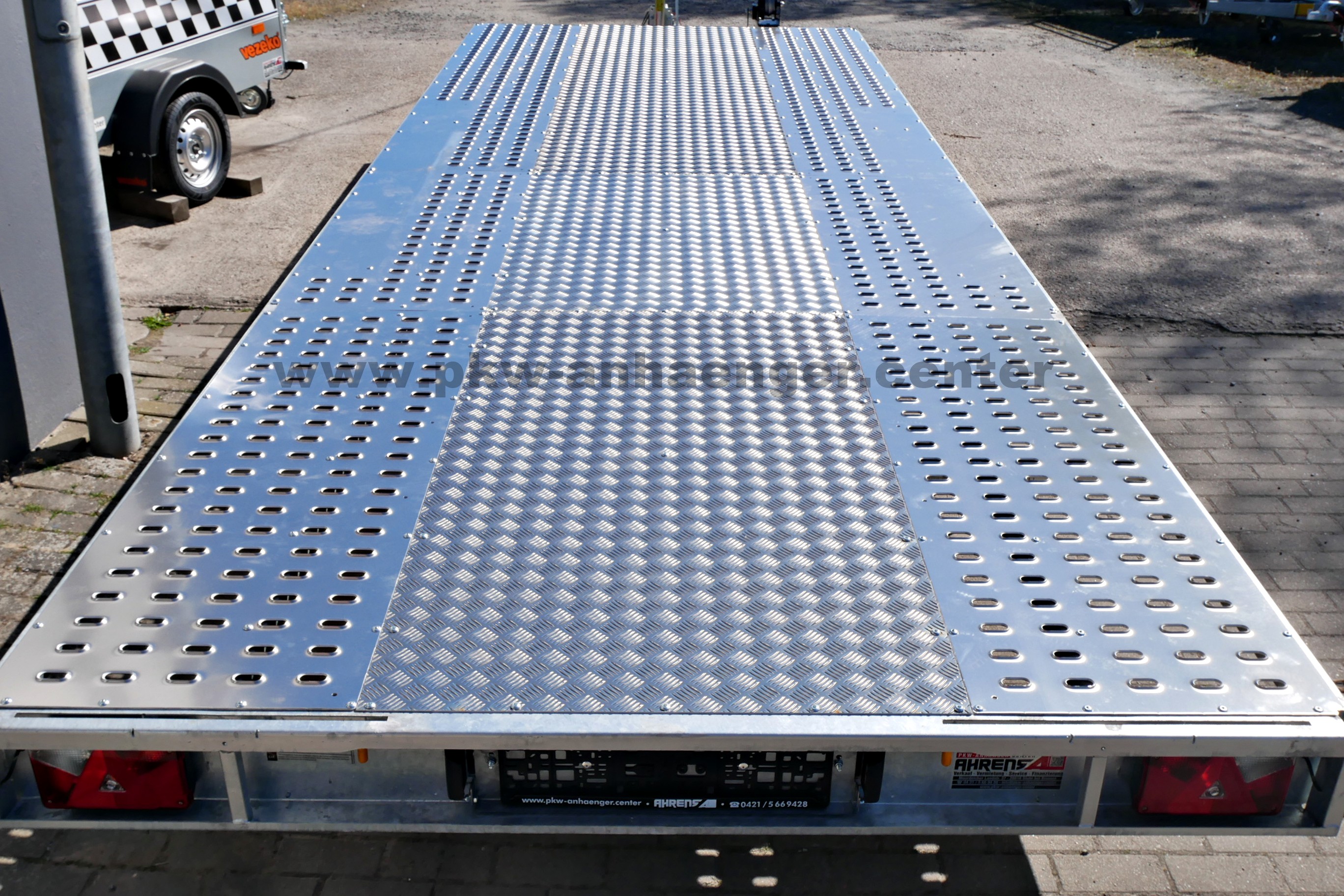 TEMARED CAR DECK 6021/3S 604x215cm 3500kg Autotrailer Aluboden mittig Tridem