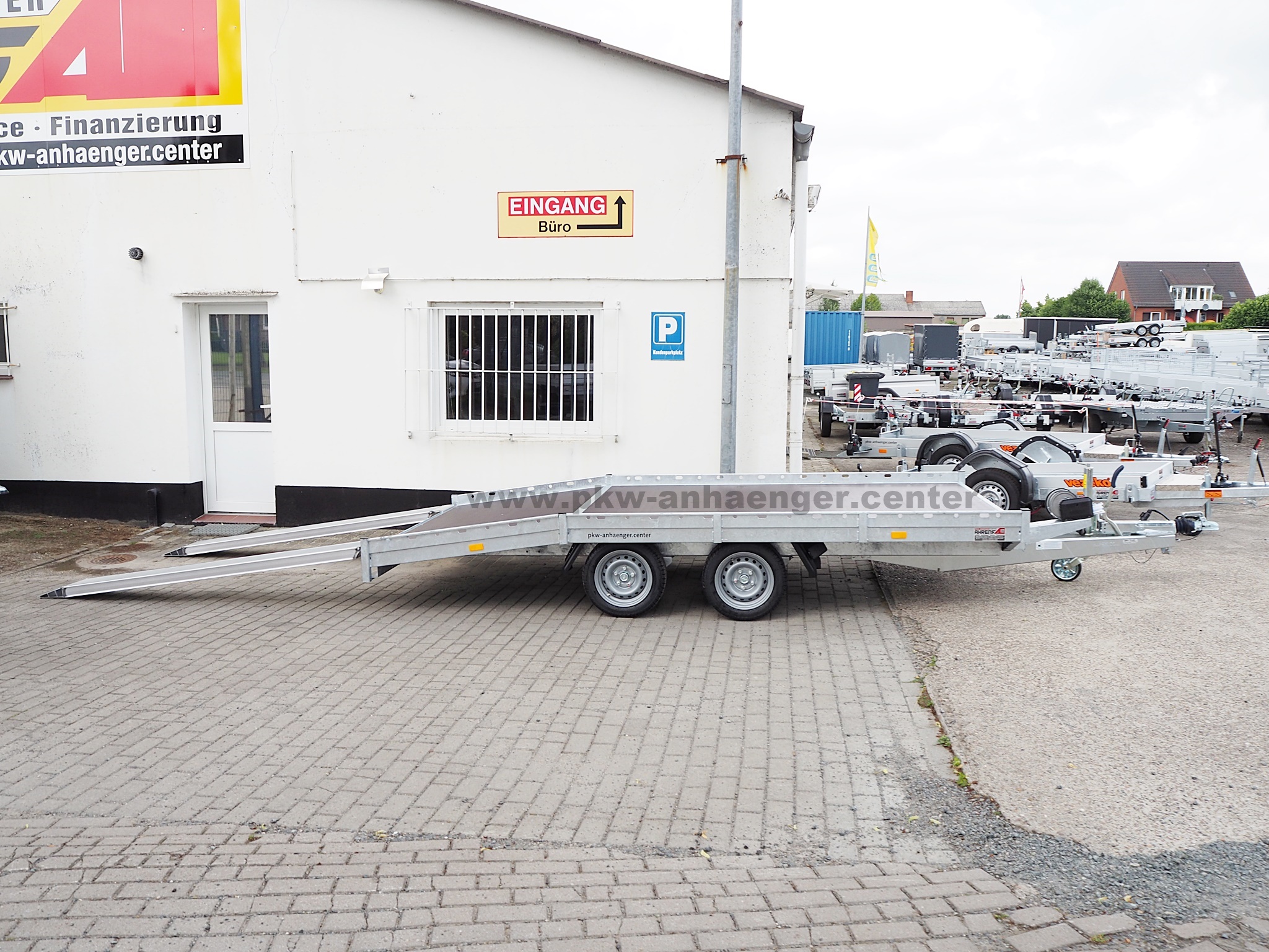 Hapert INDIGO HF2 2700kg 405x200cm Autotrailer abgeschrägtes Heck Hochlader