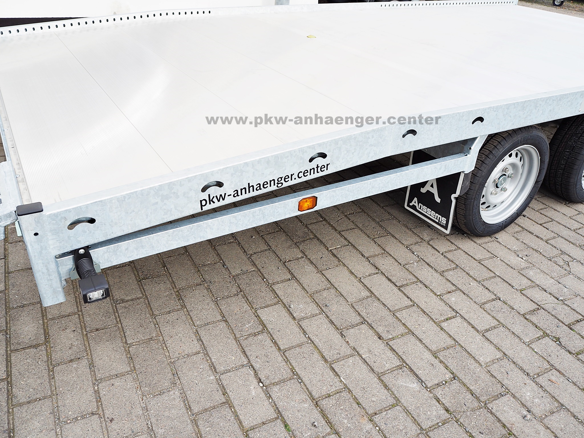 Hulco CARAX-2 3500kg 440x207 Autotrailer Multitransporter mit Aluboden