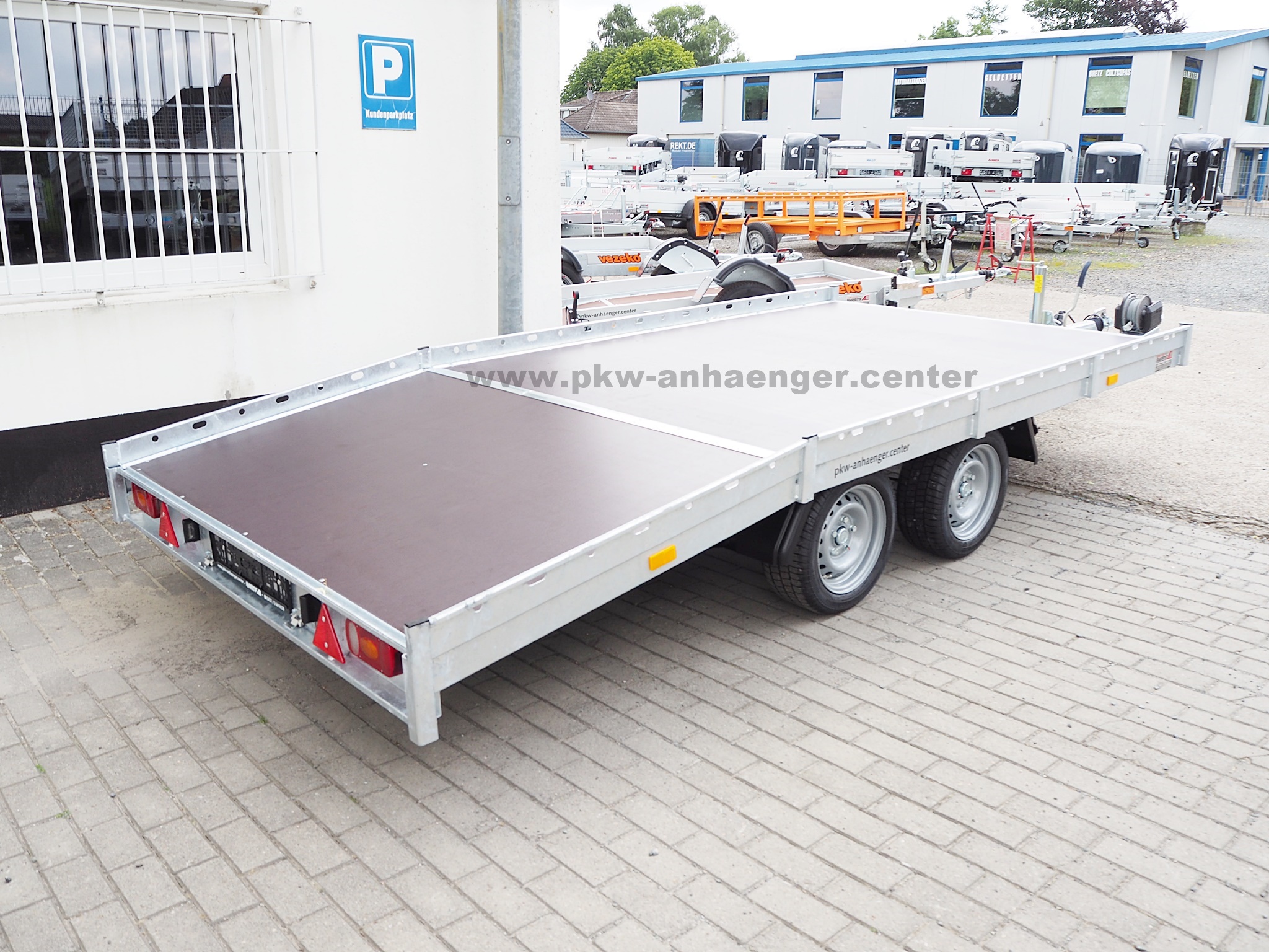 Hapert INDIGO HF2 2700kg 405x200cm Autotrailer abgeschrägtes Heck Hochlader