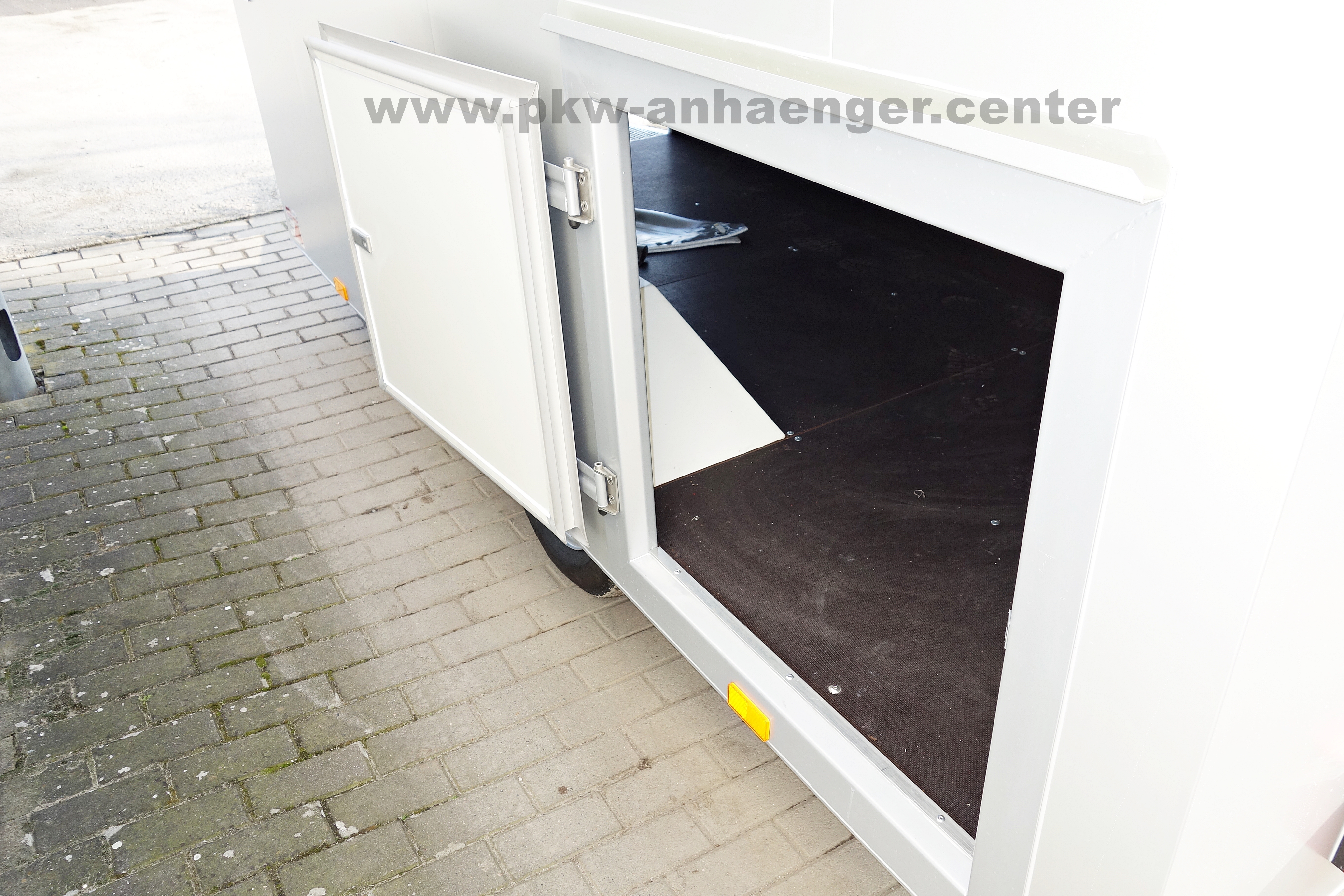a-Gast-r-2 Gasschranktür für Seller Verkaufsanhänger