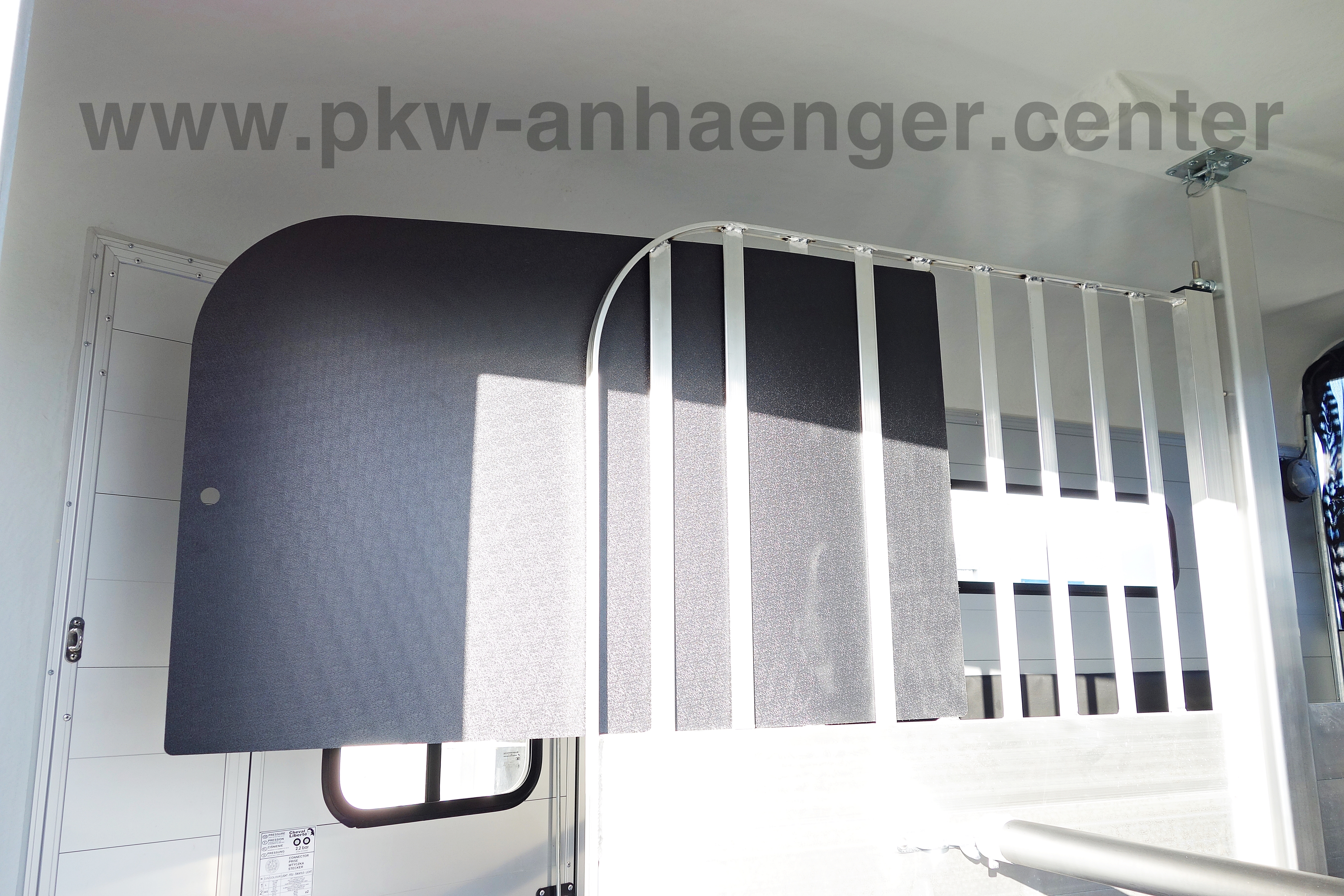 A-CH-Touring-Country-Kopftrennwand-3-W