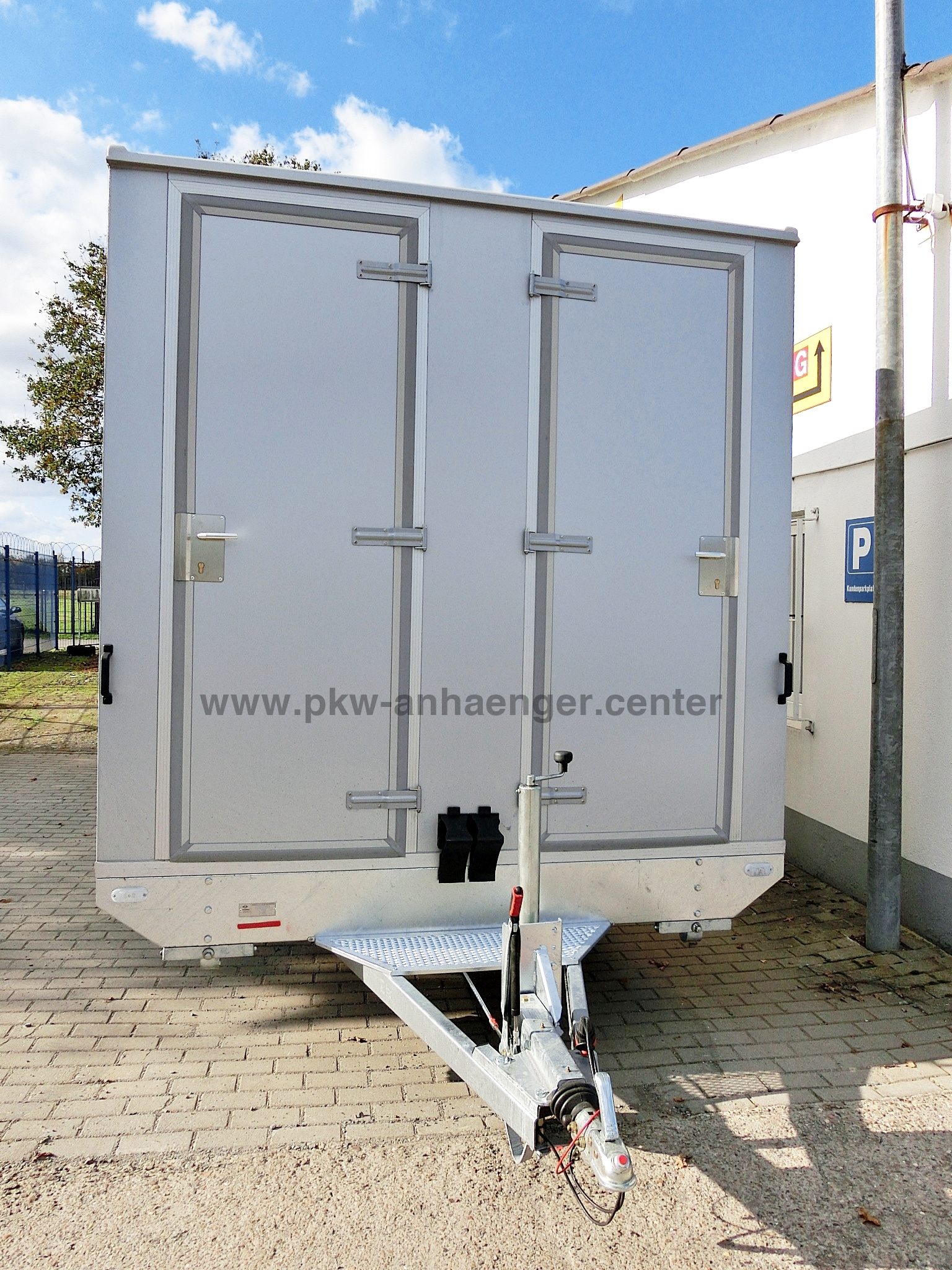 a-VE-2000-549x229x212-Mobi-5611-2-w Bauwagen Aufenthaltsanhänger 1300kg 4 Personen WC Lagerraum