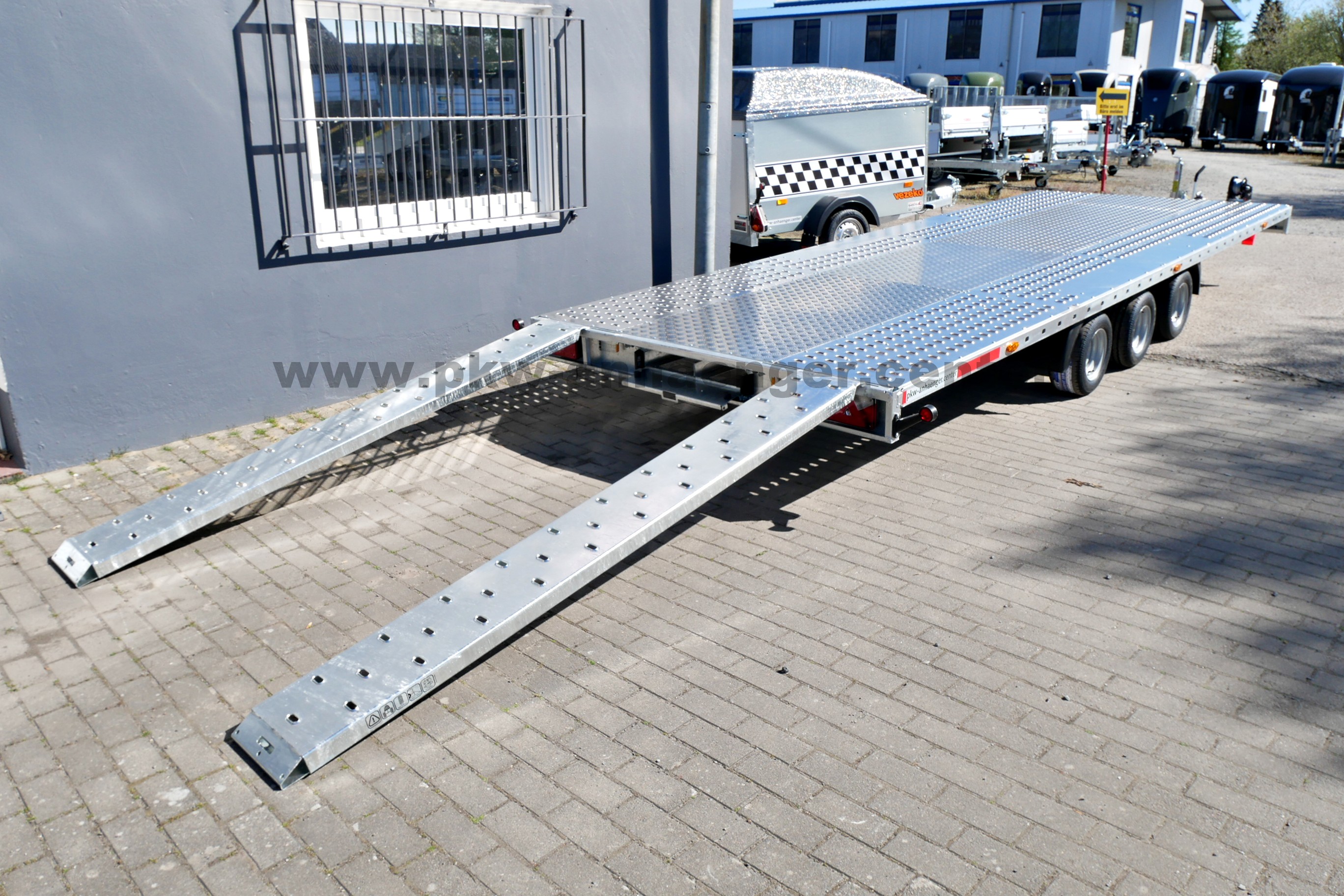 TEMARED CAR DECK 6021/3S 604x215cm 3500kg Autotrailer Aluboden mittig Tridem
