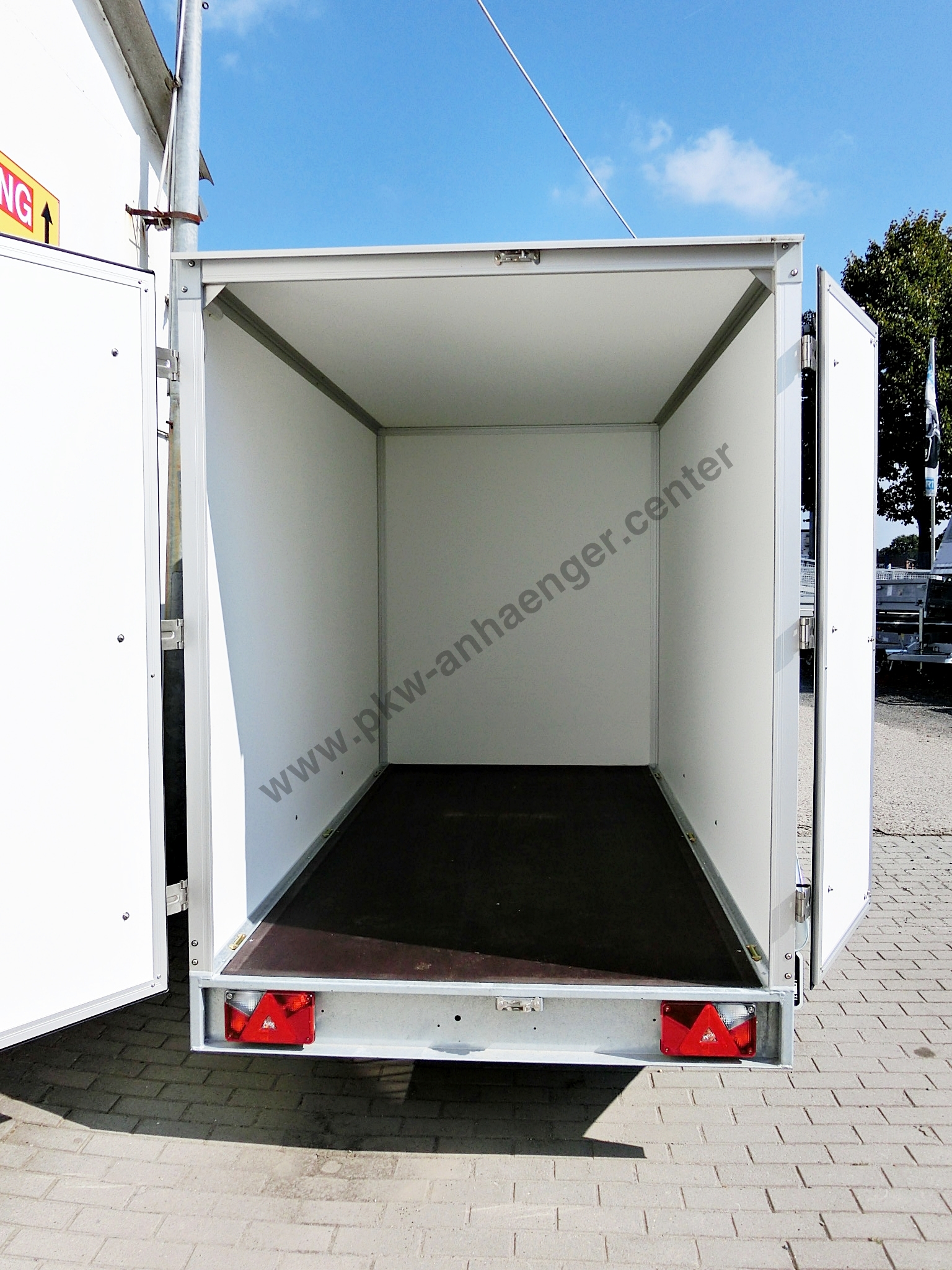 HAPERT SAPPHIRE L2 2000kg Kofferanhänger 300x150x180cm
