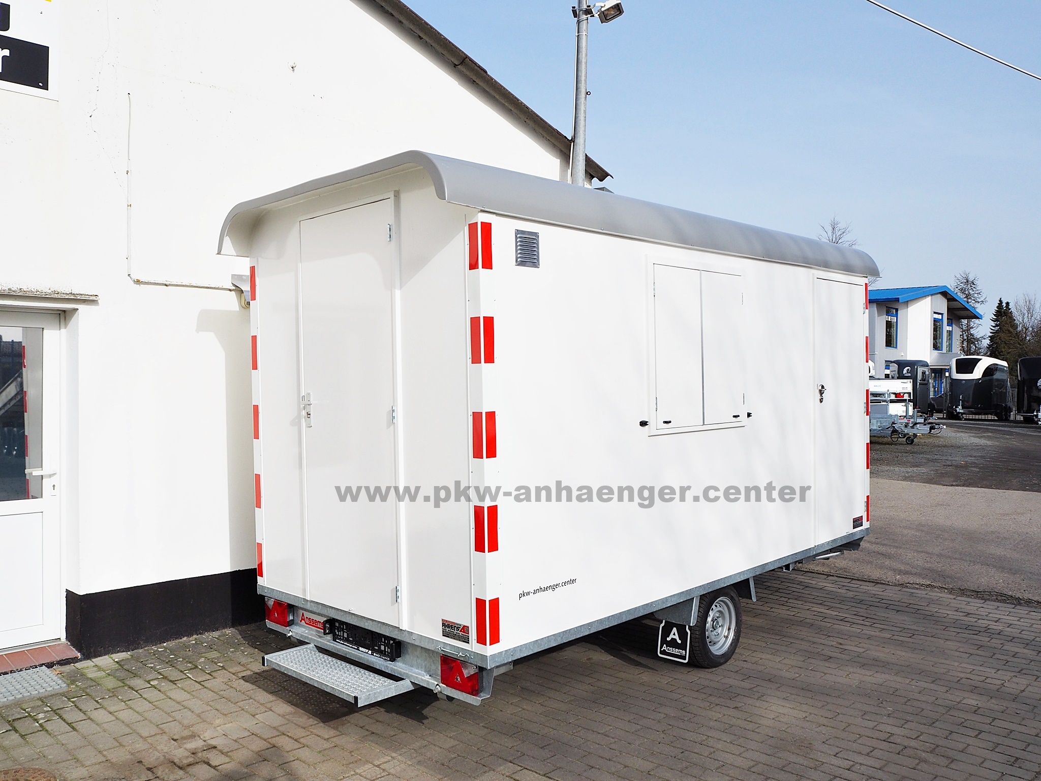 Bauwagen Anssems PTS 1400 390x188cm mit Lagerraum und Toilette
