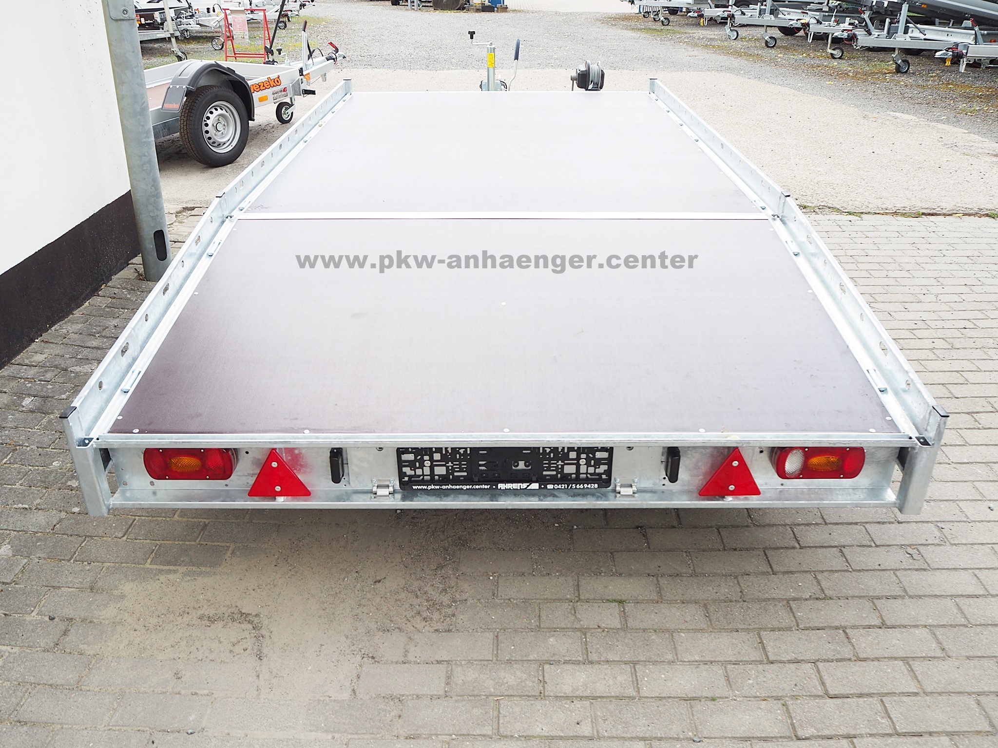 Hapert INDIGO HF2 2700kg 405x200cm Autotrailer abgeschrägtes Heck Hochlader