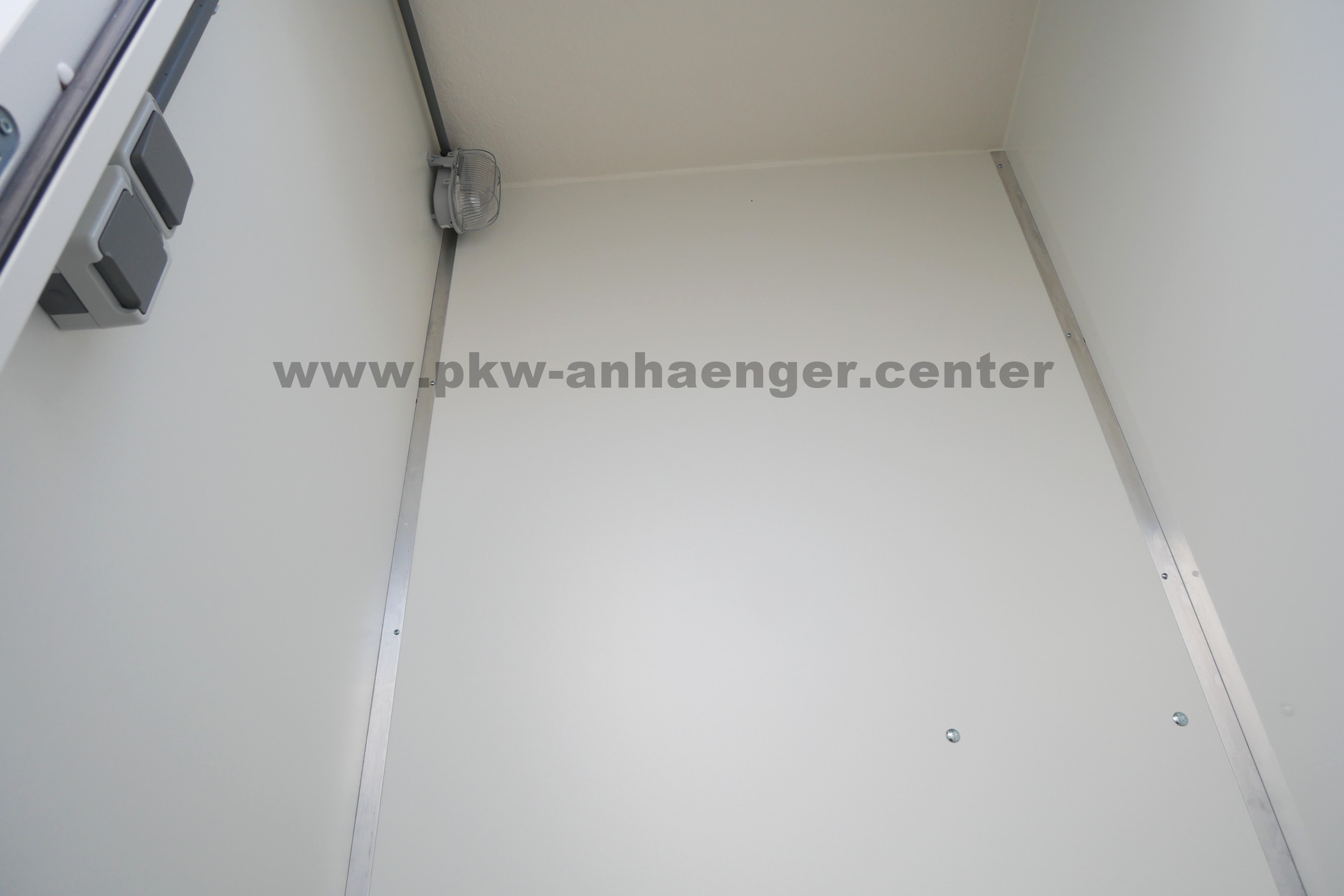 Bauwagen Anssems PTS 1400 390x188cm mit Lagerraum und Toilette
