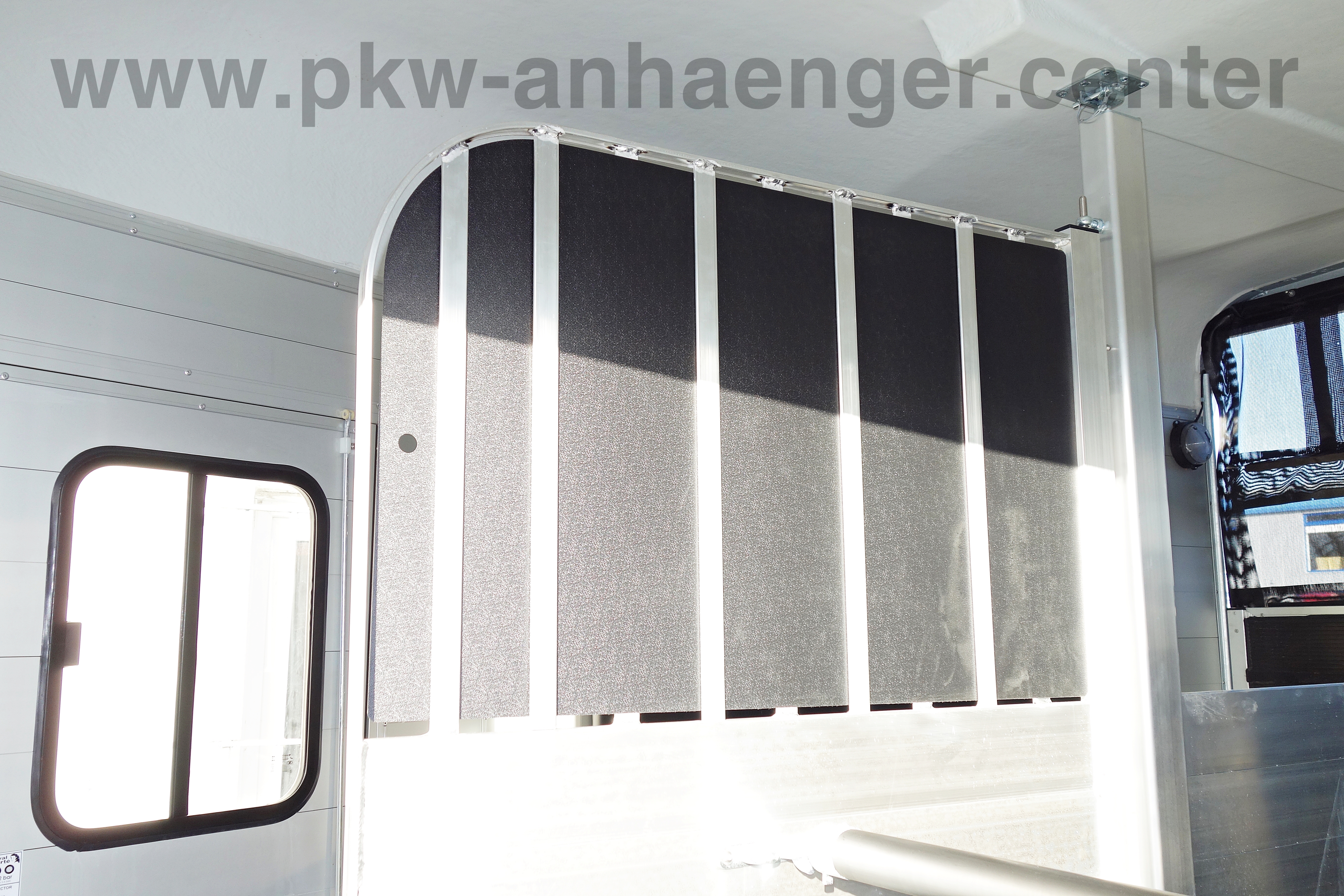 A-CH-Touring-Country-Kopftrennwand-2-W