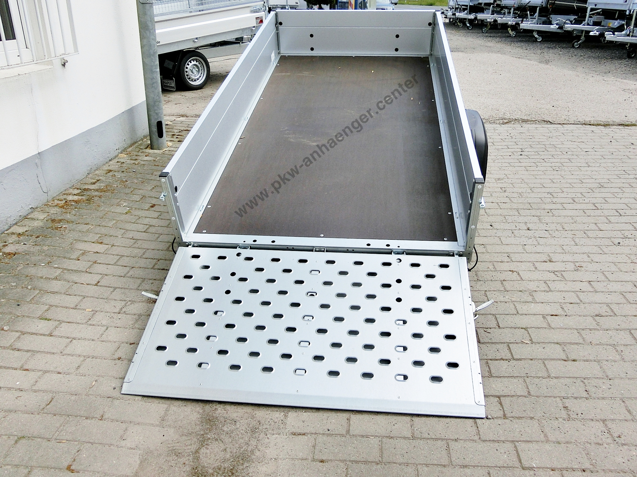 Pkwanhänger STEMA REX25 ankippbar 750kg 251x128x35cm