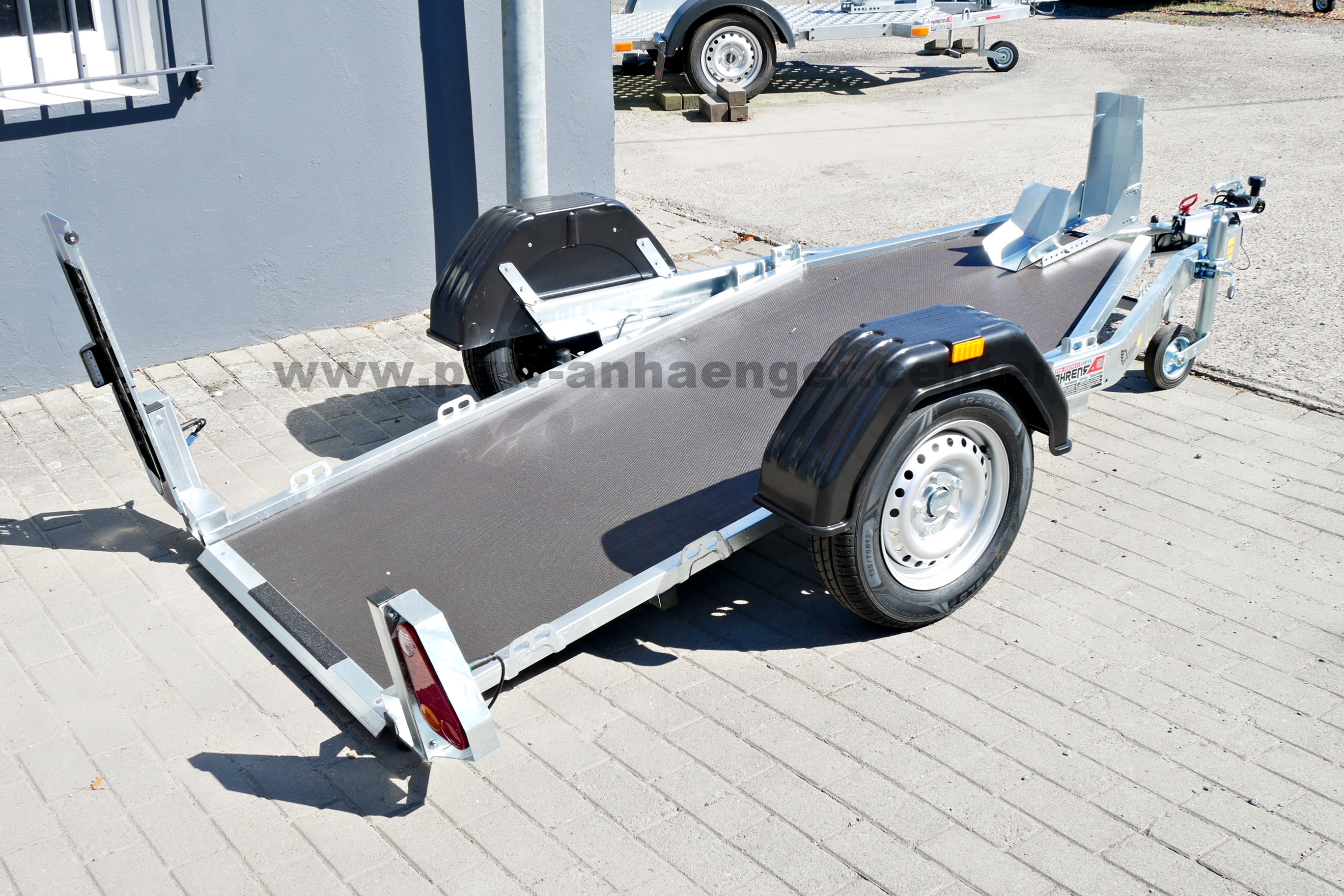DEBON ROADSTER MOTO1-V3 750kg 260x94cm 1er Motorradtrailer Plattform absenkbare