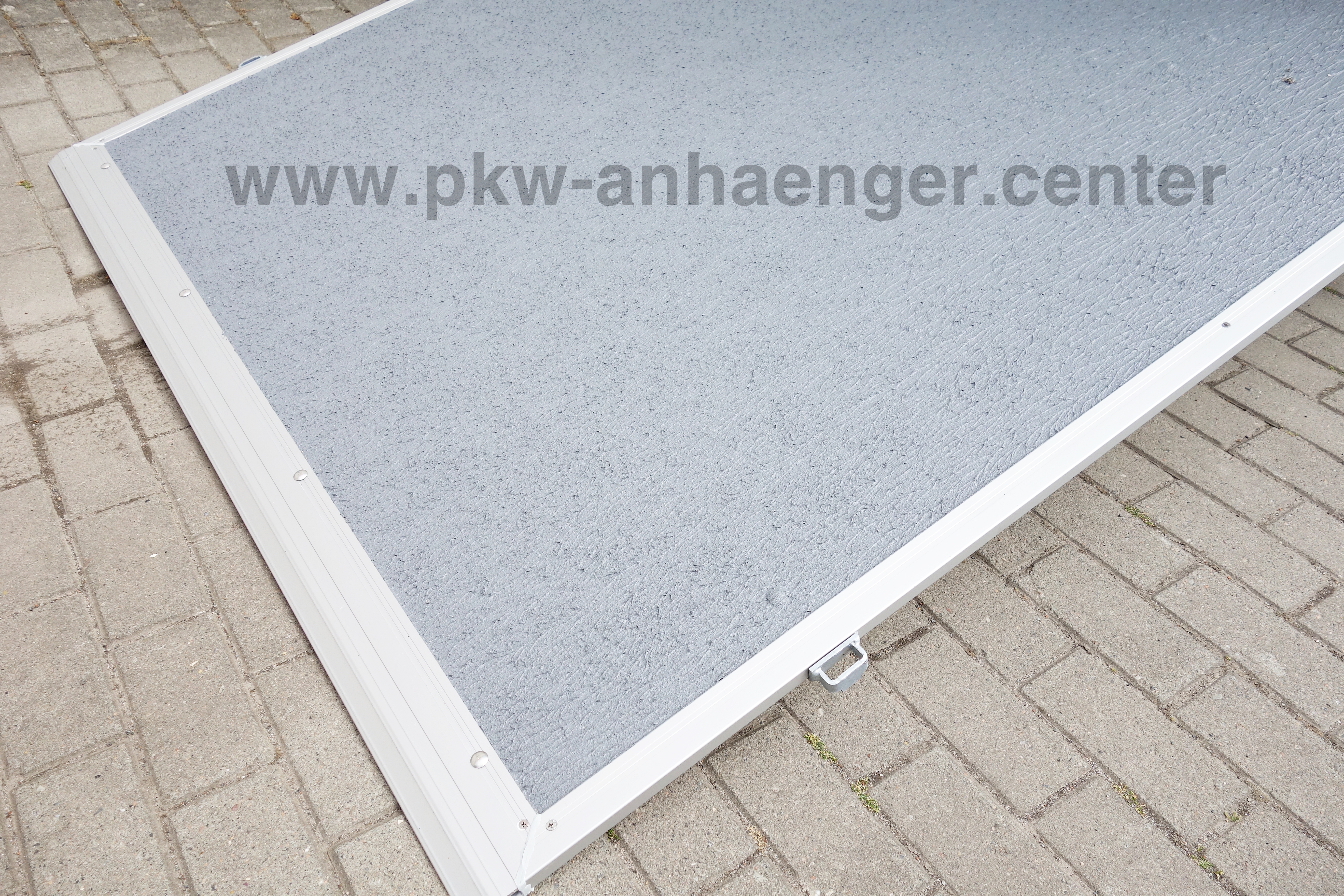 A-HA-2000-300x150x180-Auffahr-grau-10-w