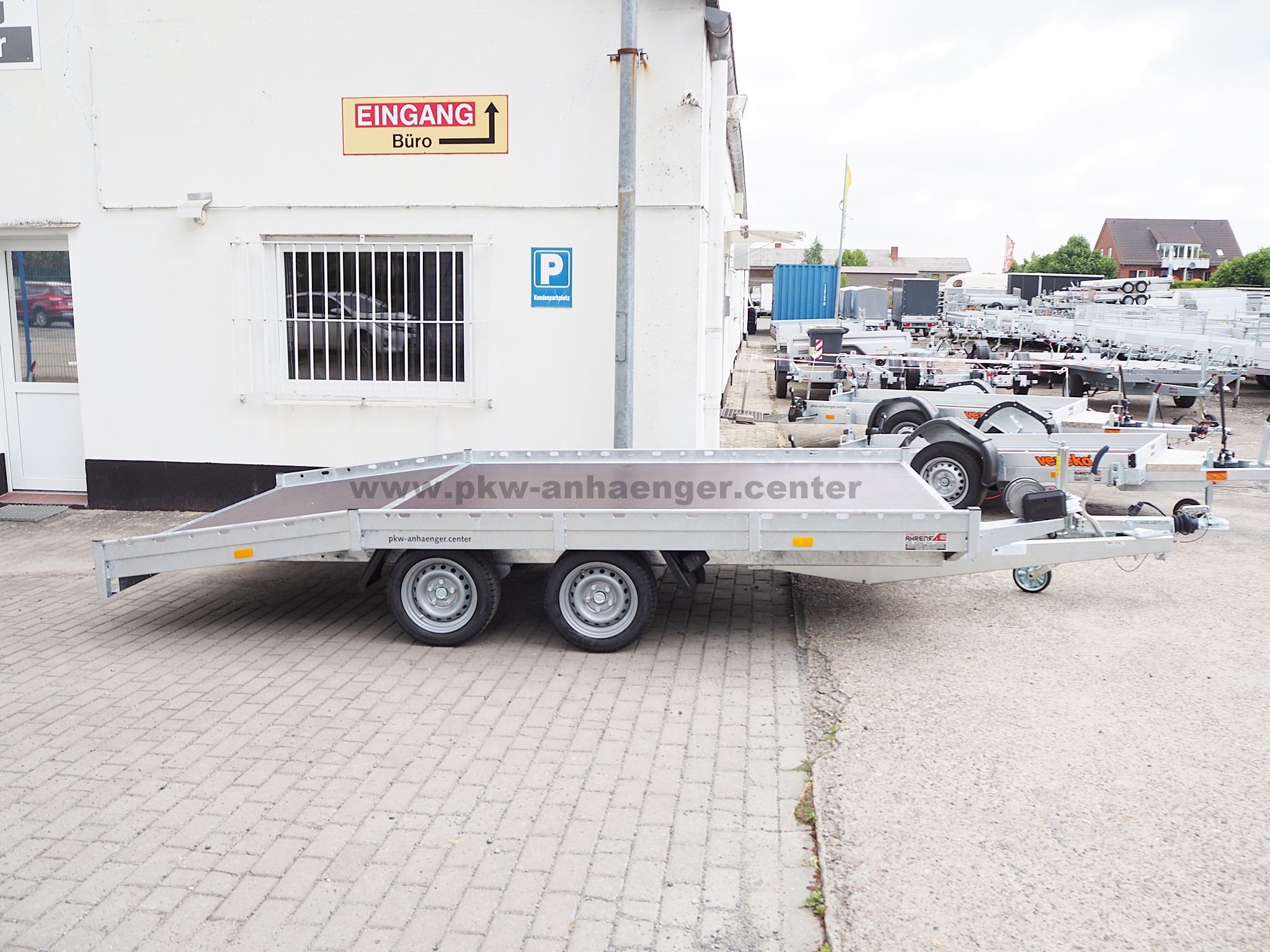 Hapert INDIGO HF2 2700kg 405x200cm Autotrailer abgeschrägtes Heck Hochlader