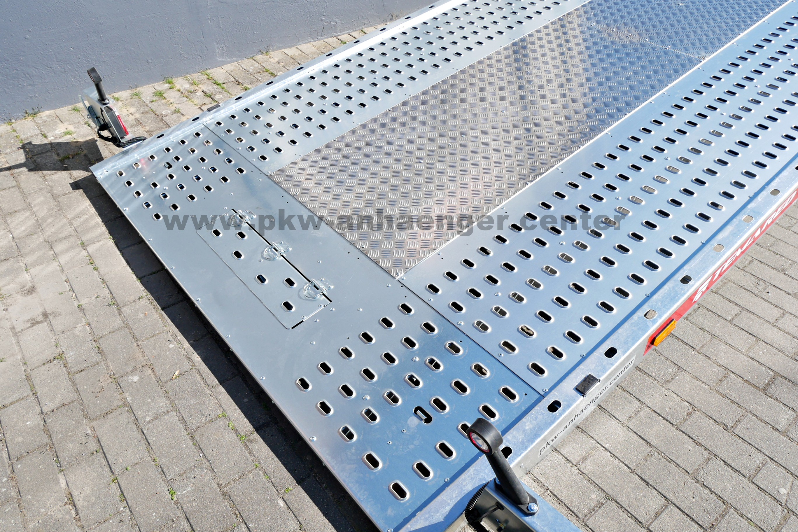 TEMARED CarKeeper 5820/3 565x209cm 3500kg Autotrailer Aluboden mittig Tridem