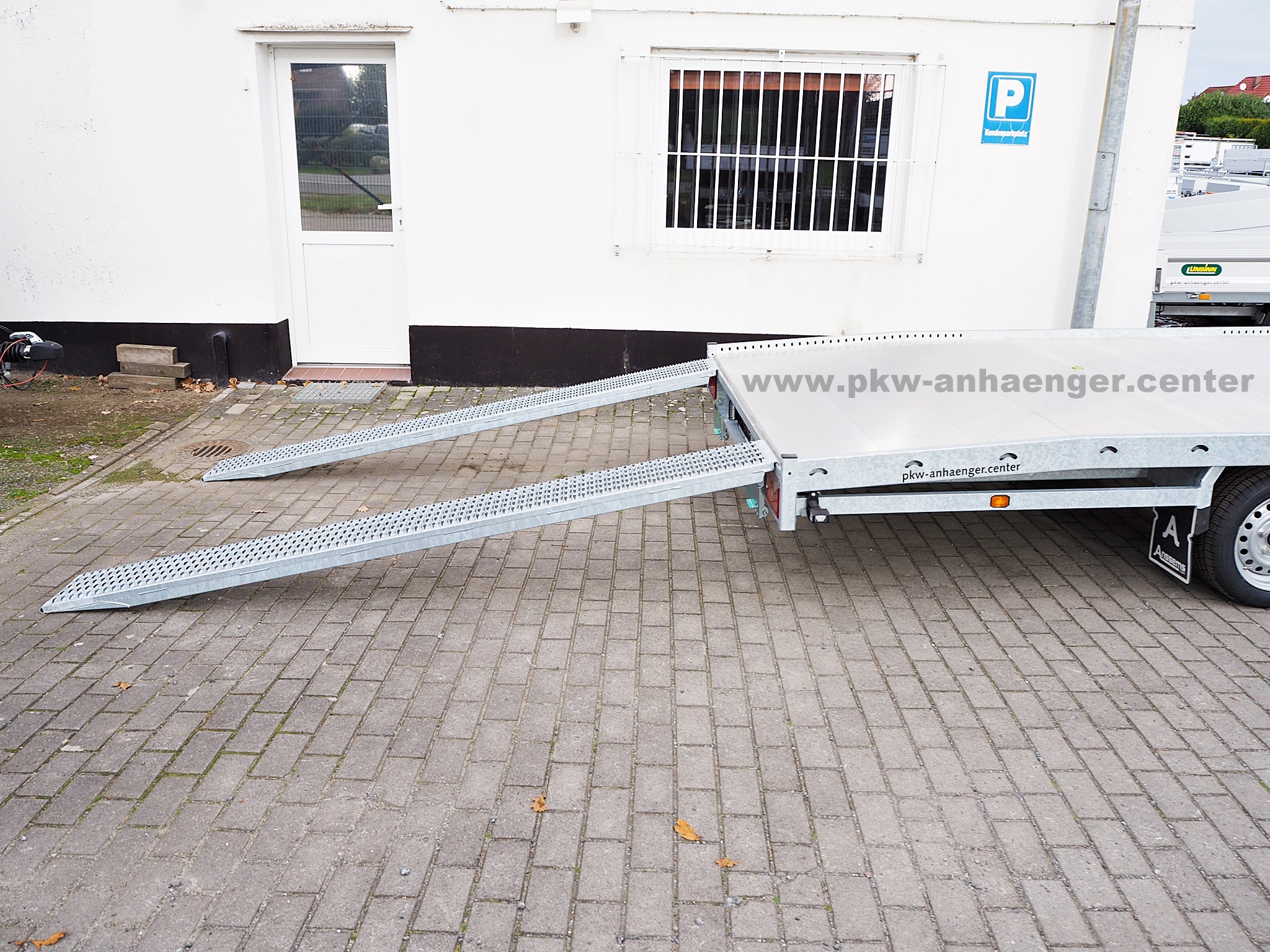 Hulco CARAX-2 3500kg 440x207 Autotrailer Multitransporter mit Aluboden