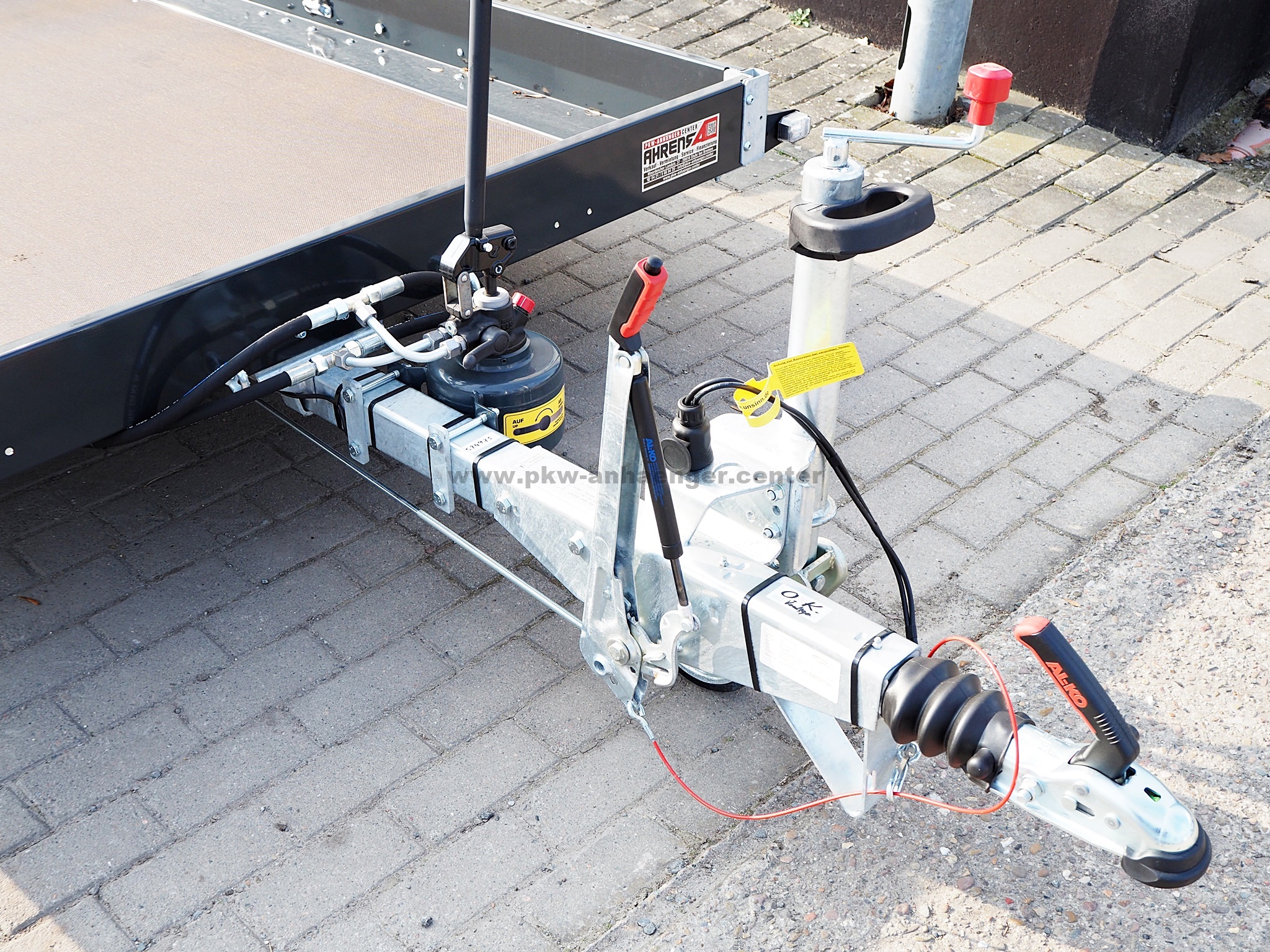 a-UN-1500-315x180-AS-dklgrau-10