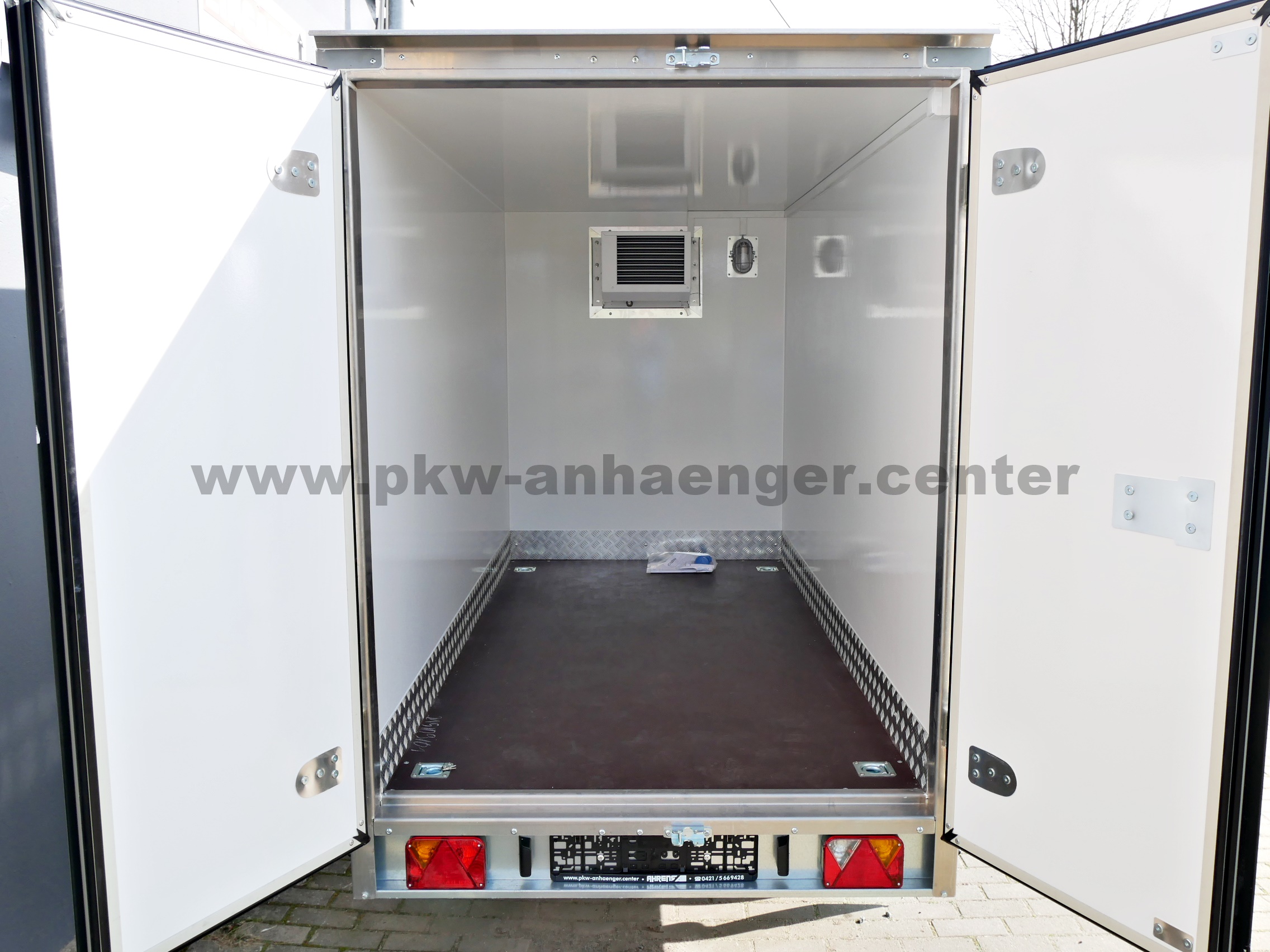 aTE-2000-300x150x180-K-hlanh-nger-5
