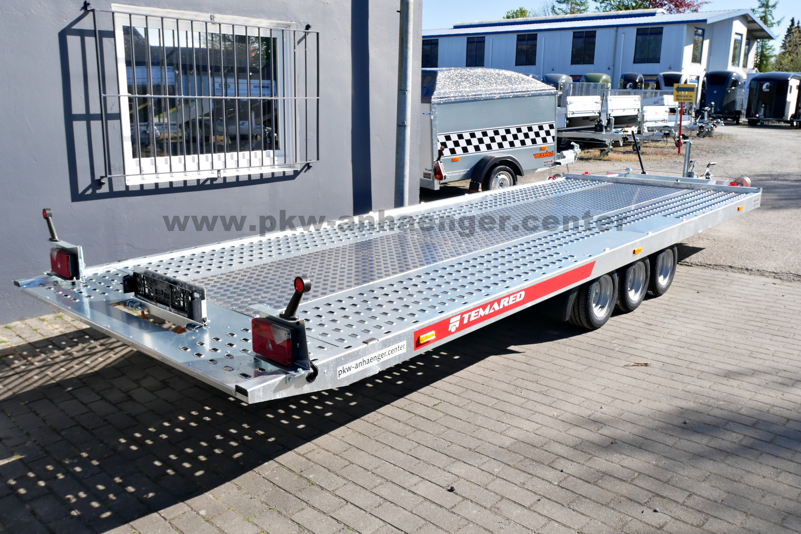 TEMARED CarKeeper 5820/3 565x209cm 3500kg Autotrailer Aluboden mittig Tridem