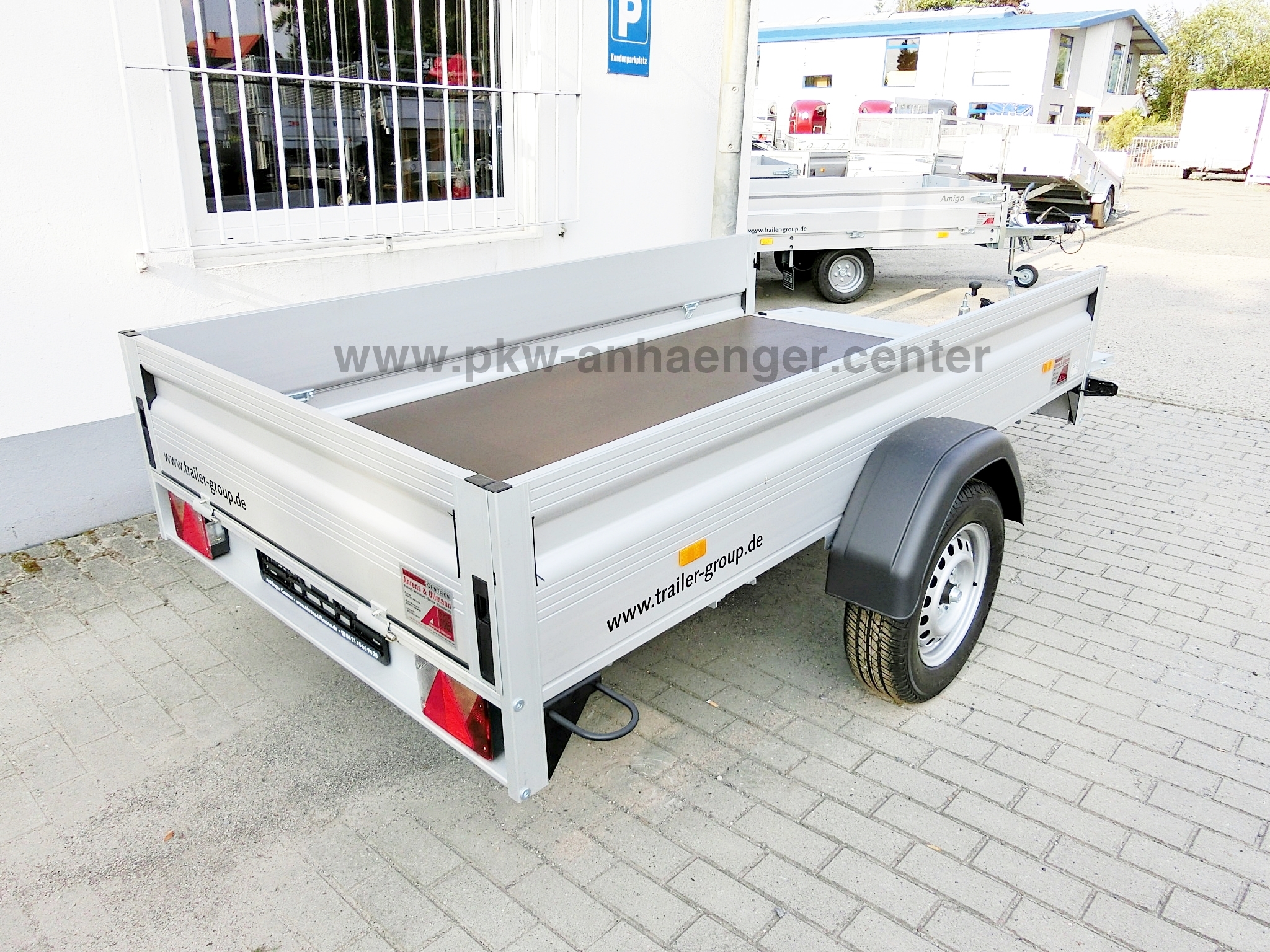 a-UN-750-250x140-100kmh-Klappe-vorne-5-w