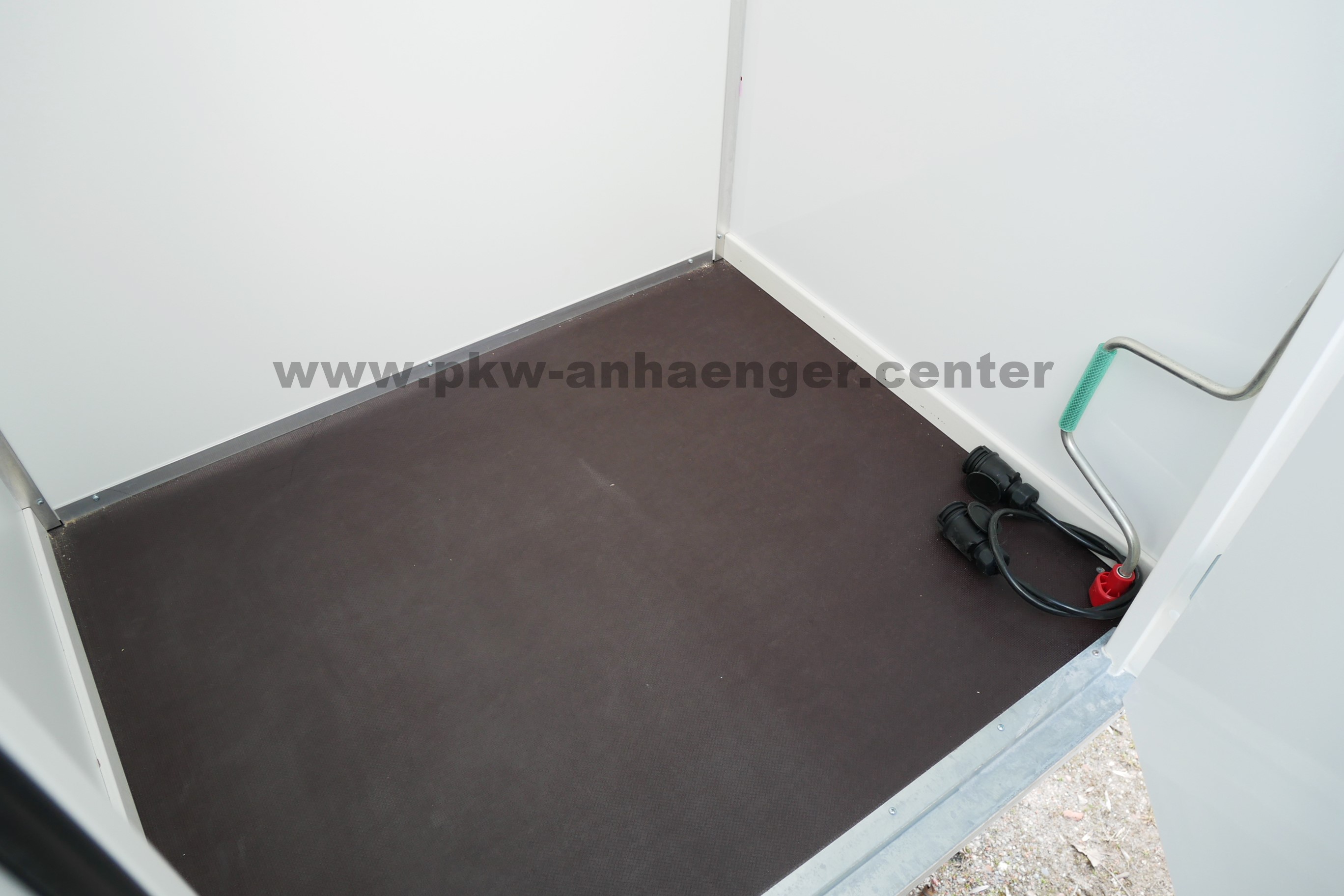 Bauwagen Anssems PTS 1400 390x188cm mit Lagerraum und Toilette