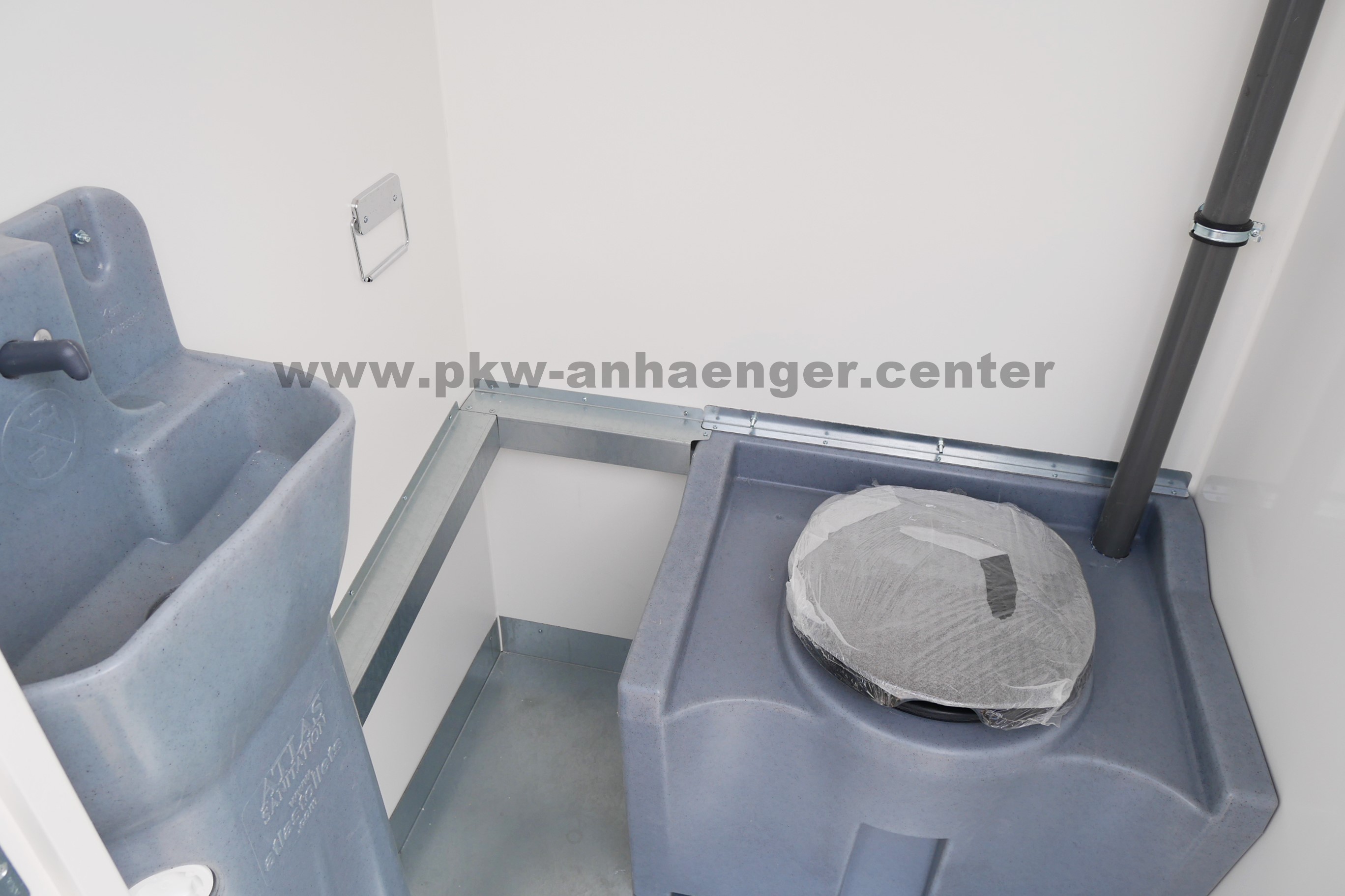 Bauwagen Anssems PTS 1400 390x188cm mit Lagerraum und Toilette