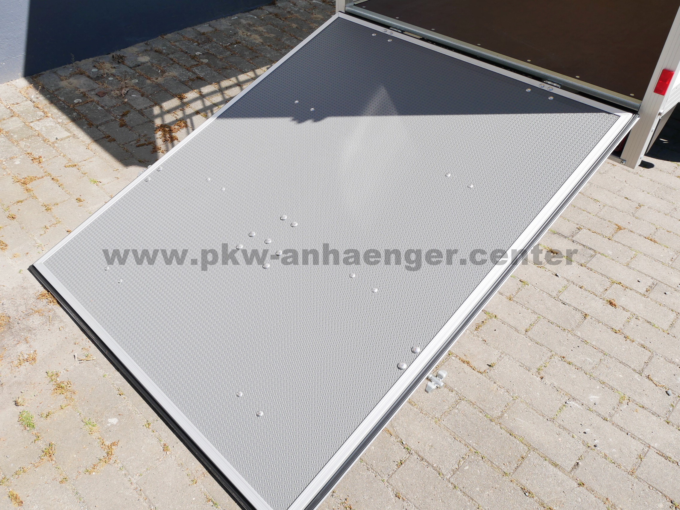 aUN-1300-255x128x154-WEB42-7