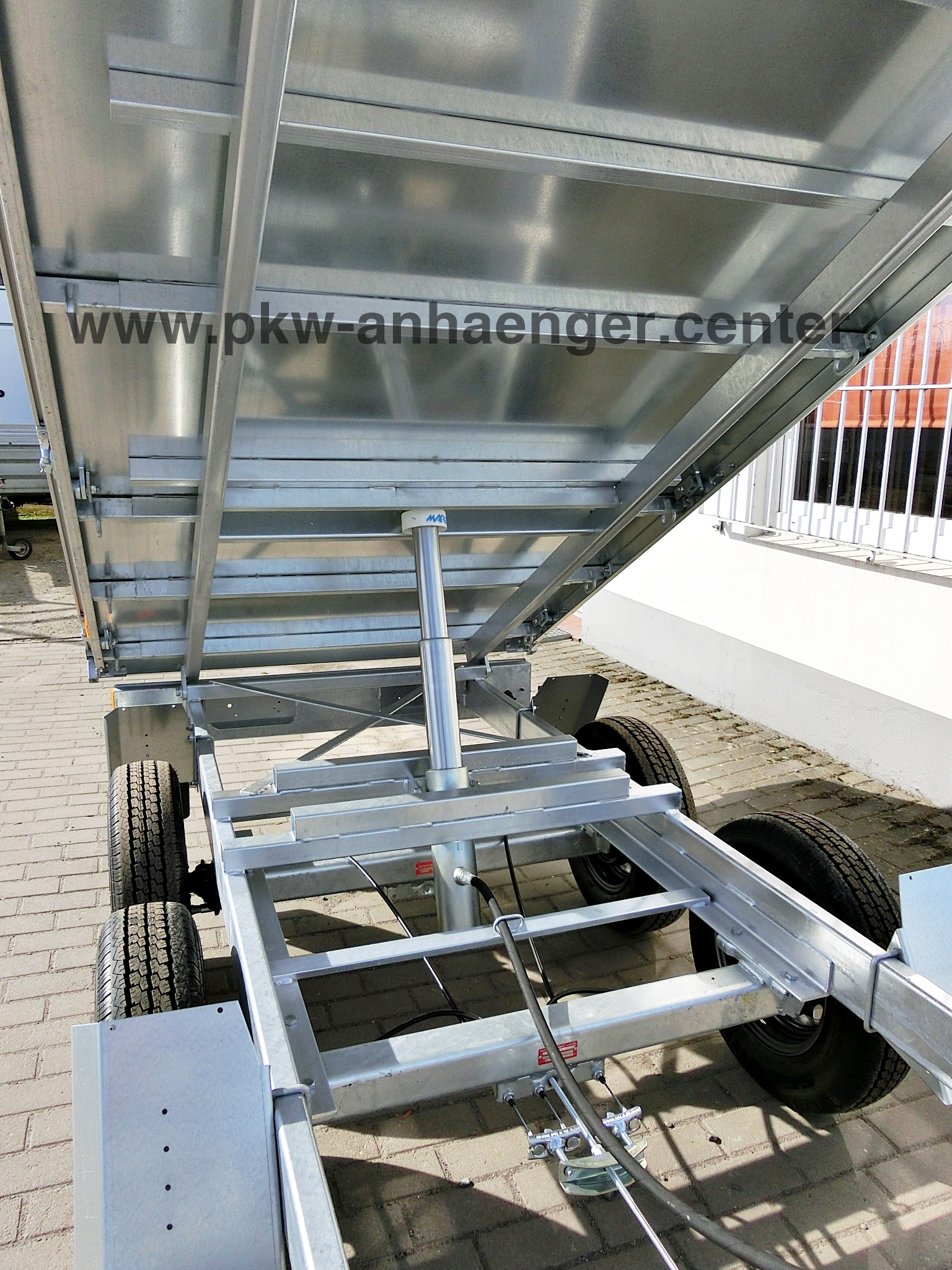 a-UN-2600-276x150x30-WEB32-3-w