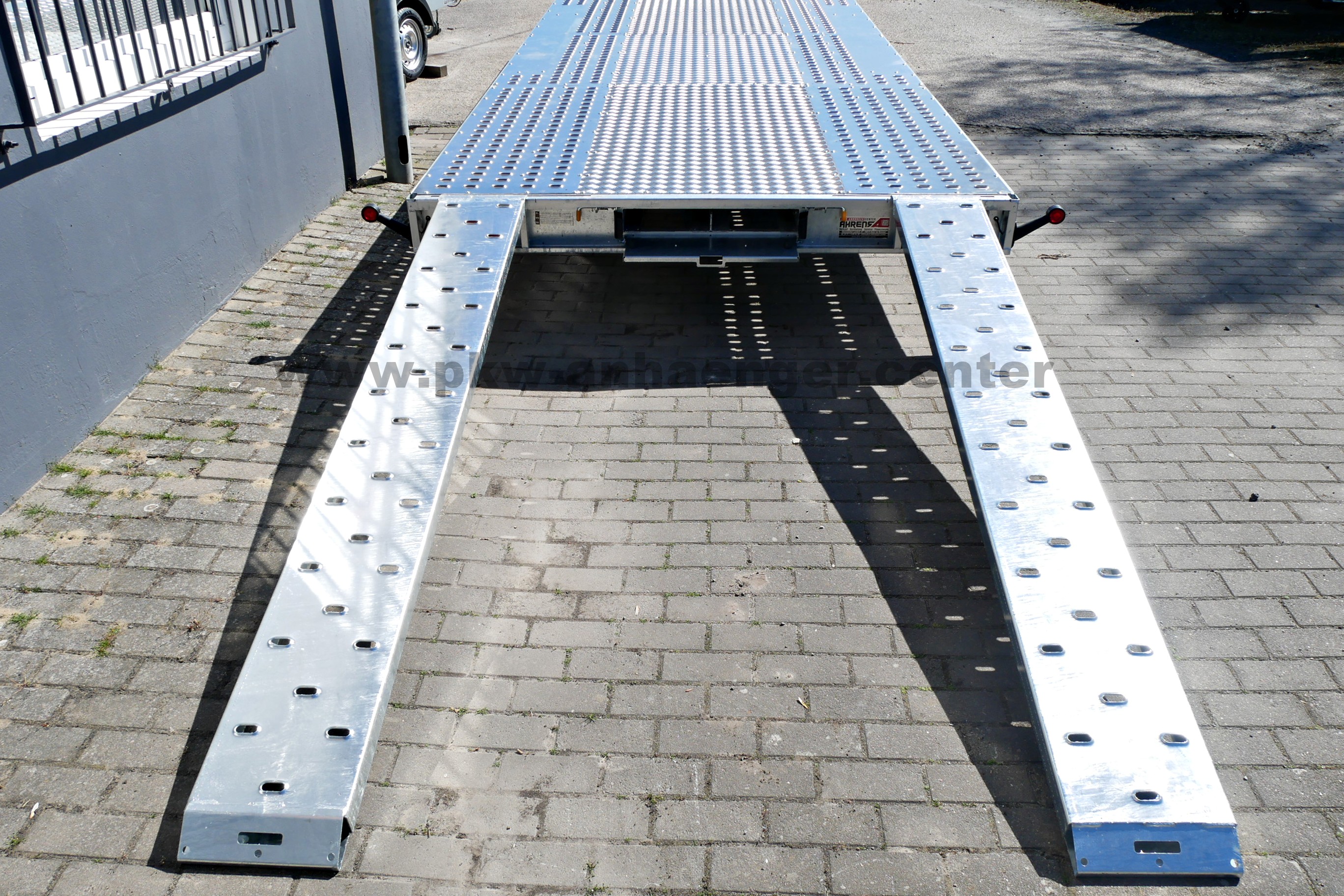 TEMARED CAR DECK 6021/3S 604x215cm 3500kg Autotrailer Aluboden mittig Tridem