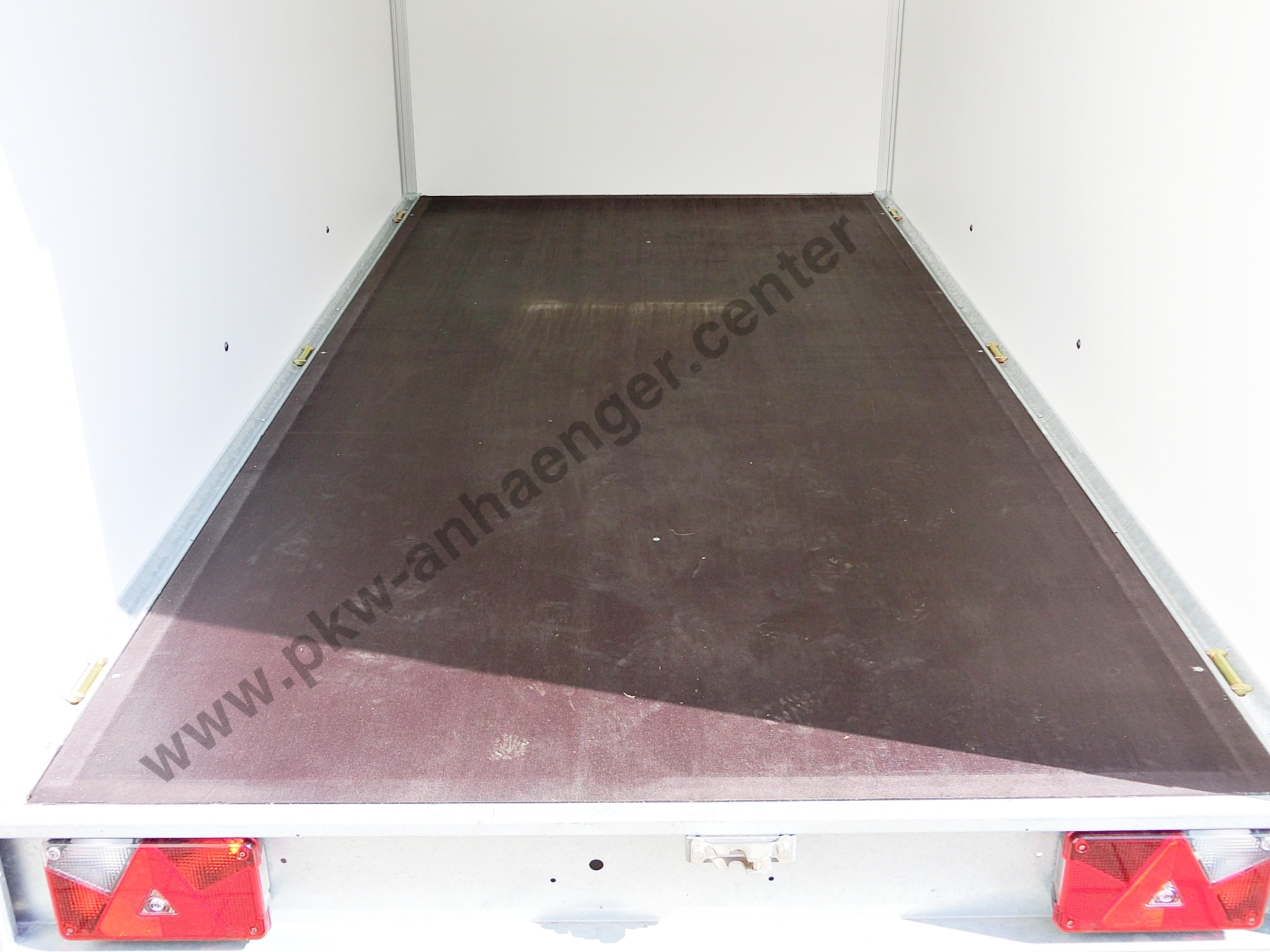 HAPERT SAPPHIRE L2 2000kg Kofferanhänger 300x150x180cm