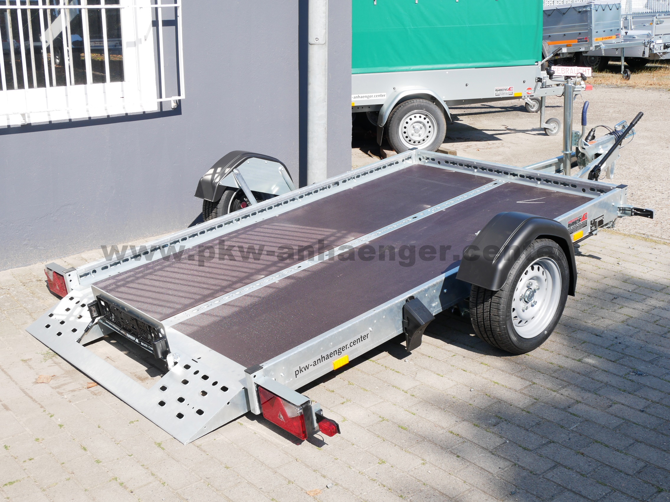 Absenkanhänger STEMA WOM XT 1300kg 251x153cm
