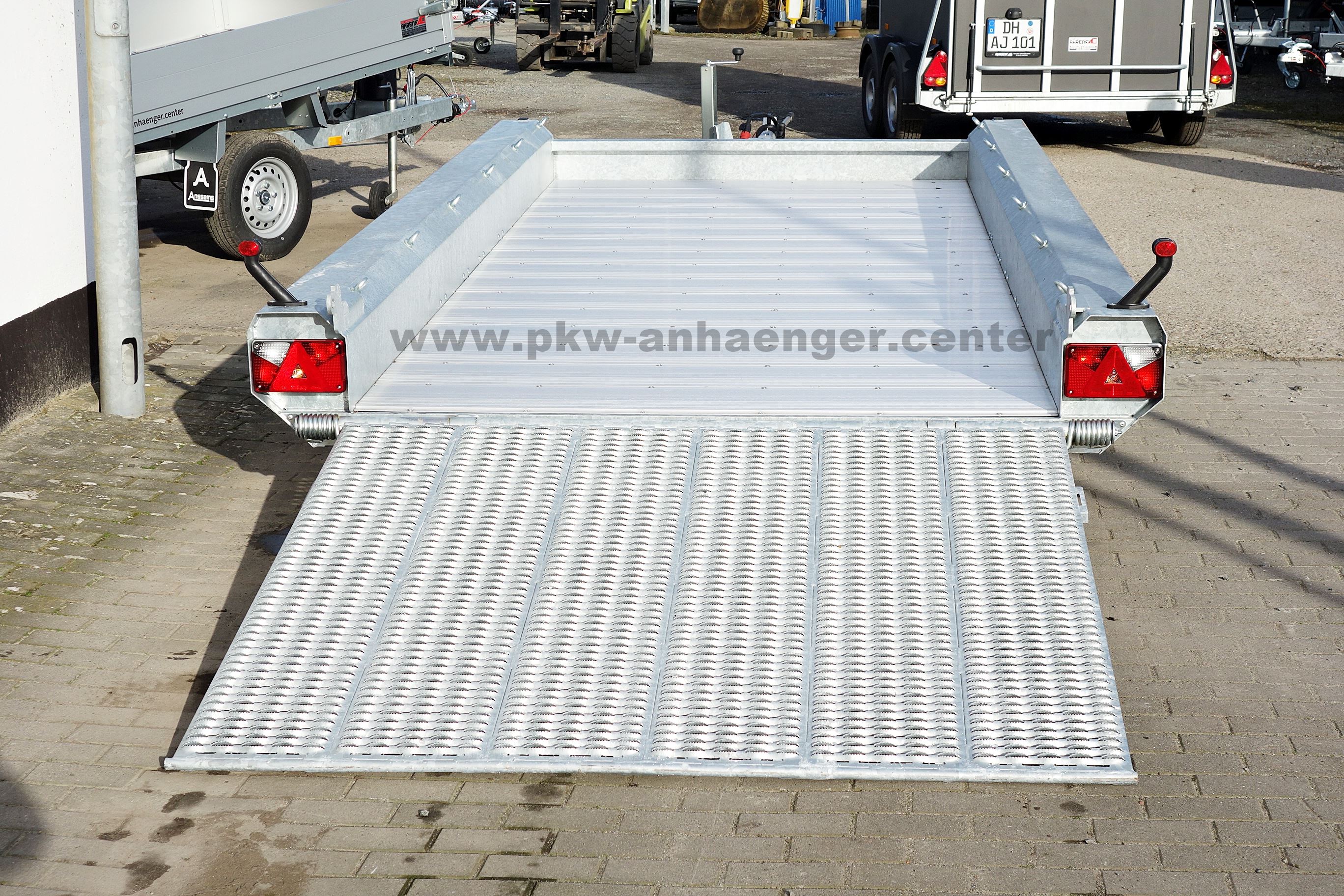 Hulco TERRAX-2 3500.394x180 Baumaschinentransporter