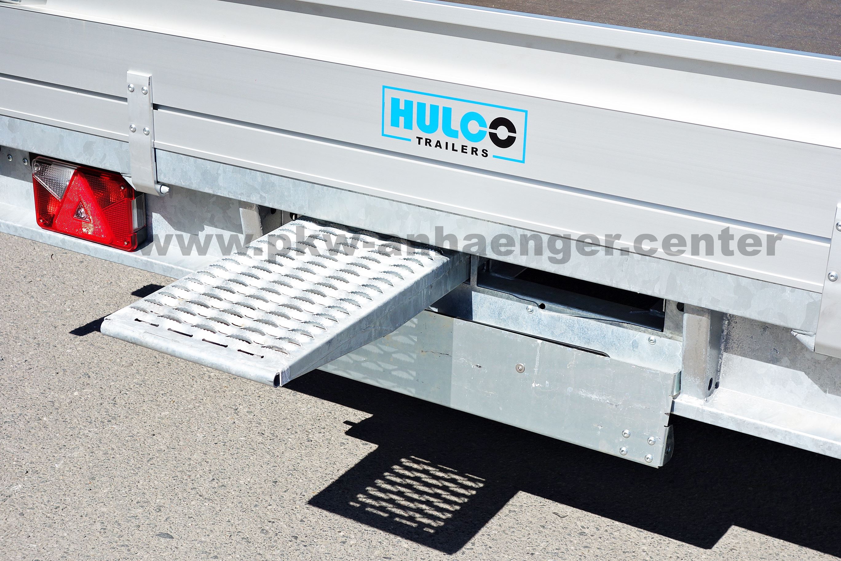 Auffahrschienen und Halterung für Hulco MEDAX Hochlader