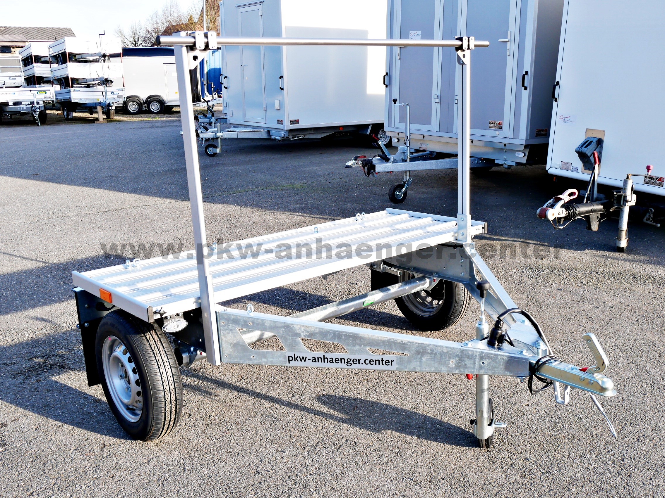 aTraigo-500-Wohnmobil-Anh-nger-Fahhrad-Roller-1-1