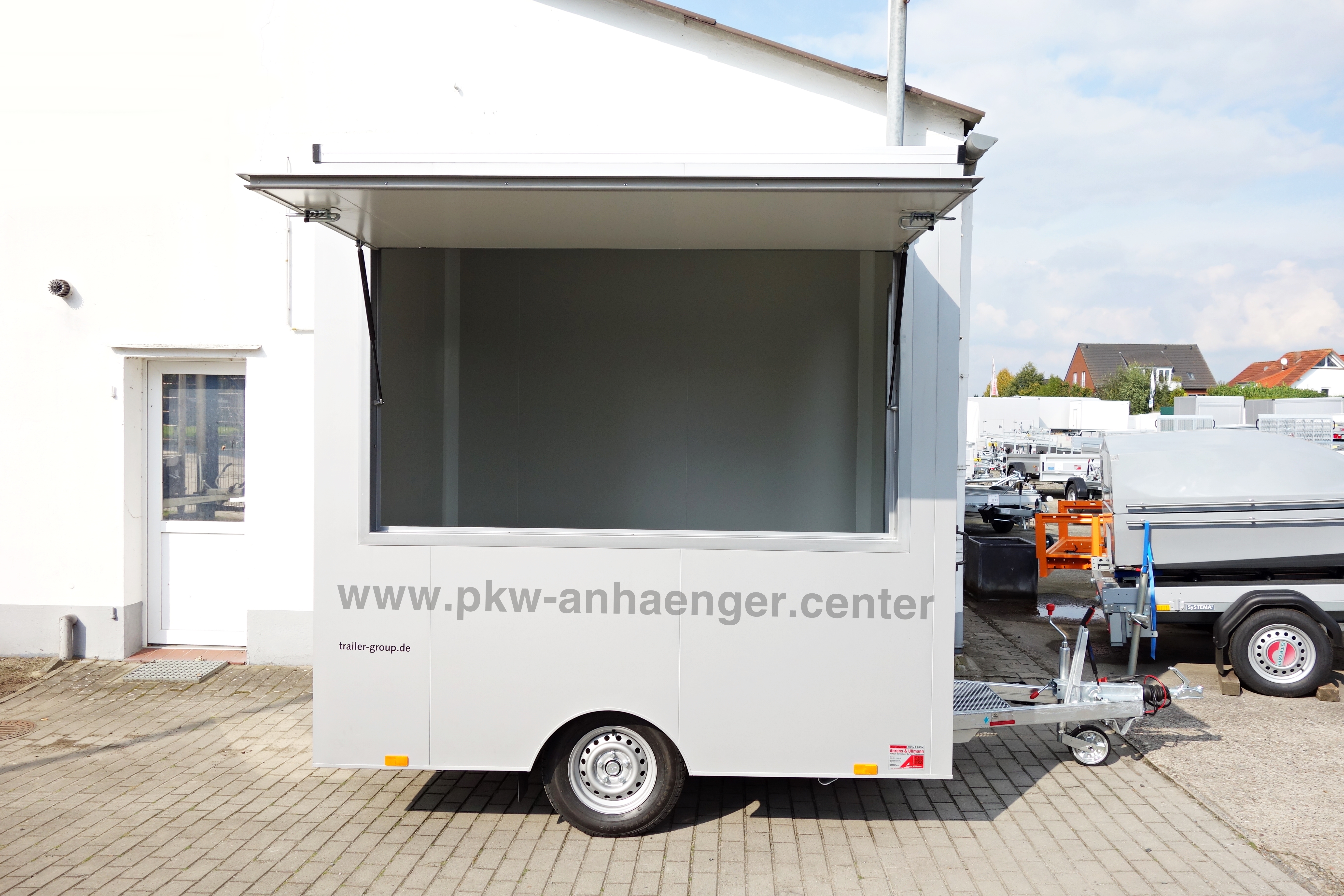 Verkaufsanhänger Seller-M 1300kg 250x200x230cm