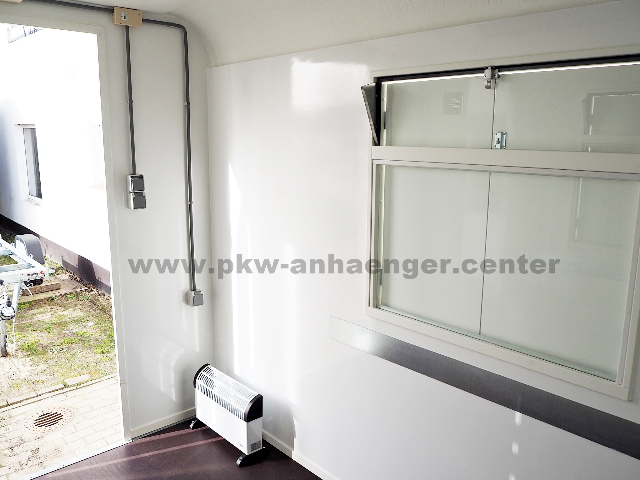 Bauwagen Anssems PTS 1400 390x188cm mit Lagerraum und Toilette