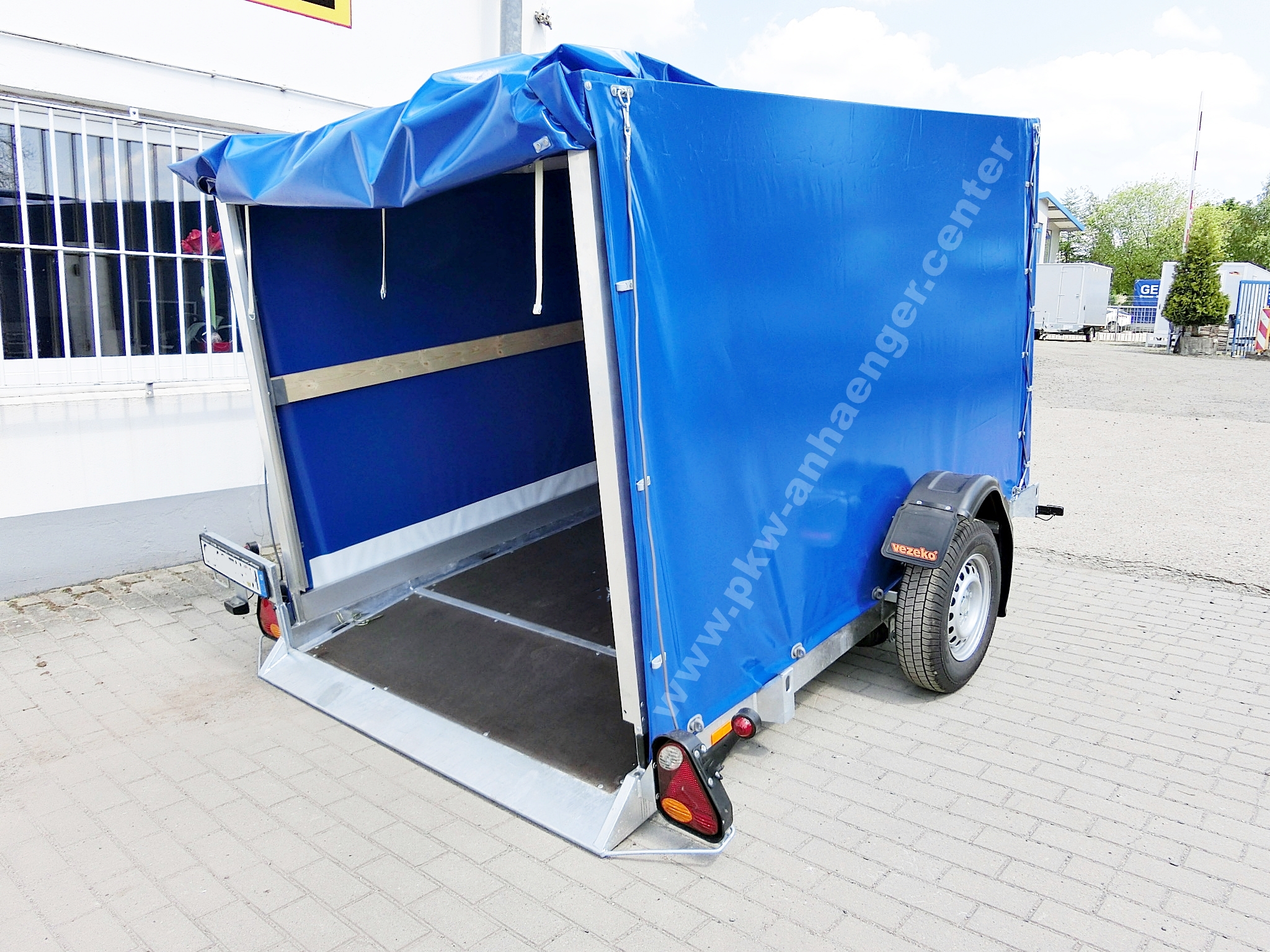 Vezeko Husky 1300kg 265x161x160cm Planenanhänger Absenker