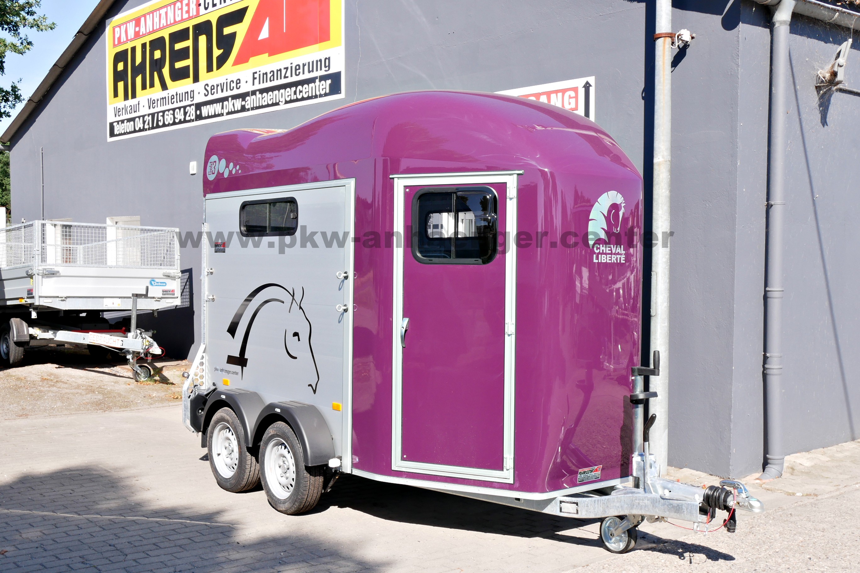 Cheval Liberte GOLD3-PREMIUM 2er Pferdeanhänger Sattelkammer