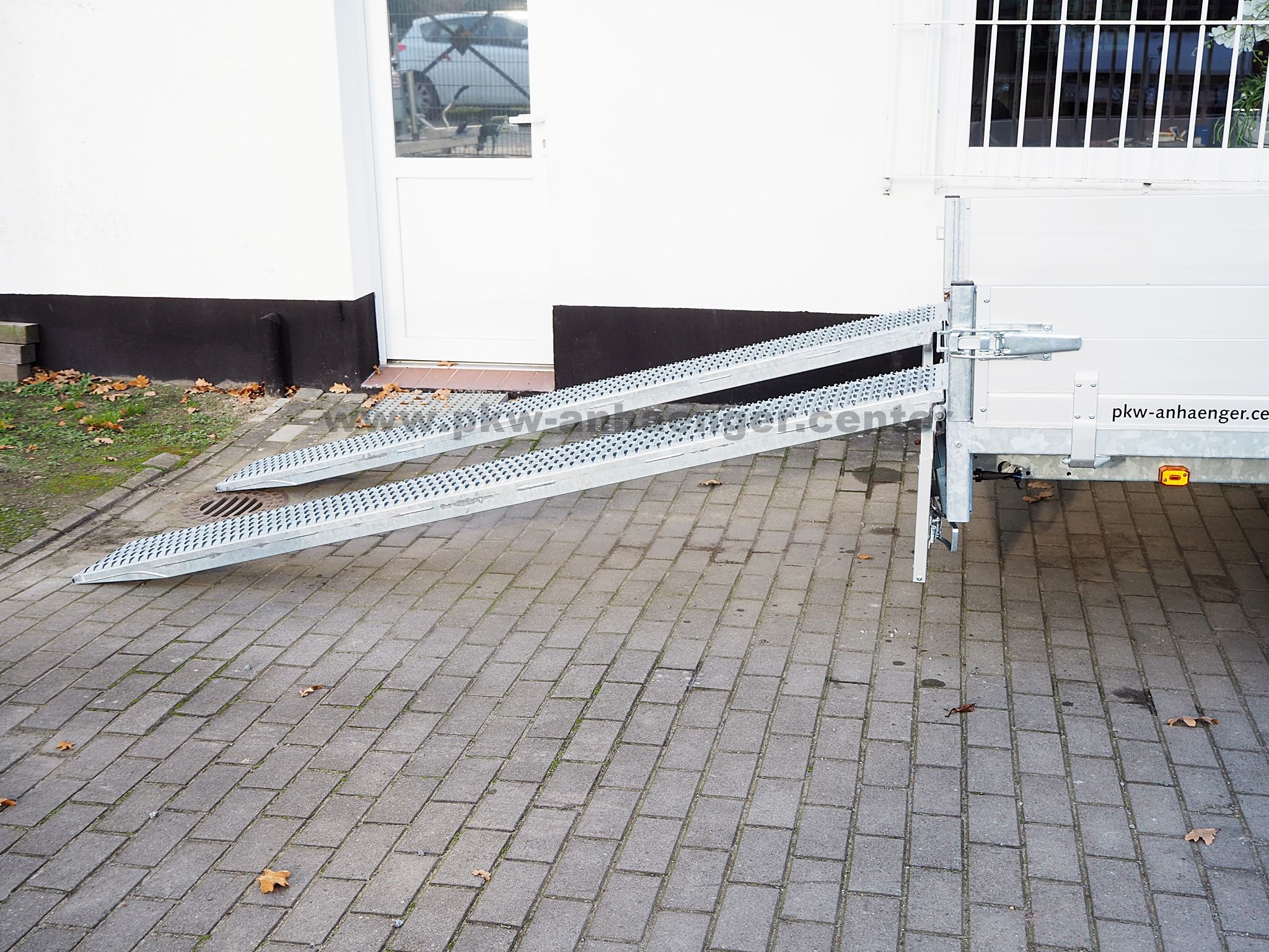 Anssems ASX 2500 325x178 Hochlader mit Auffahrschienen