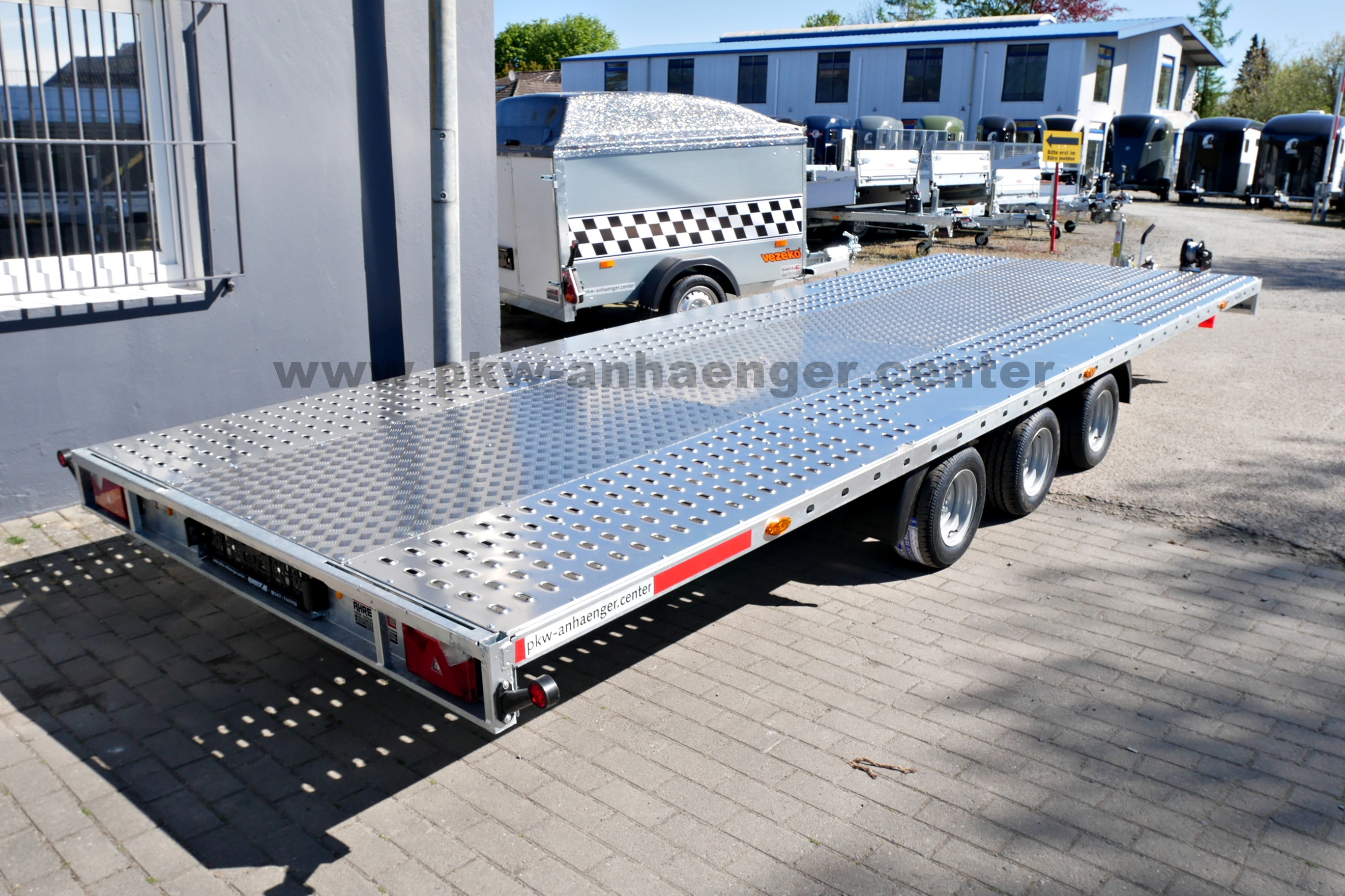 TEMARED CAR DECK 6021/3S 604x215cm 3500kg Autotrailer Aluboden mittig Tridem
